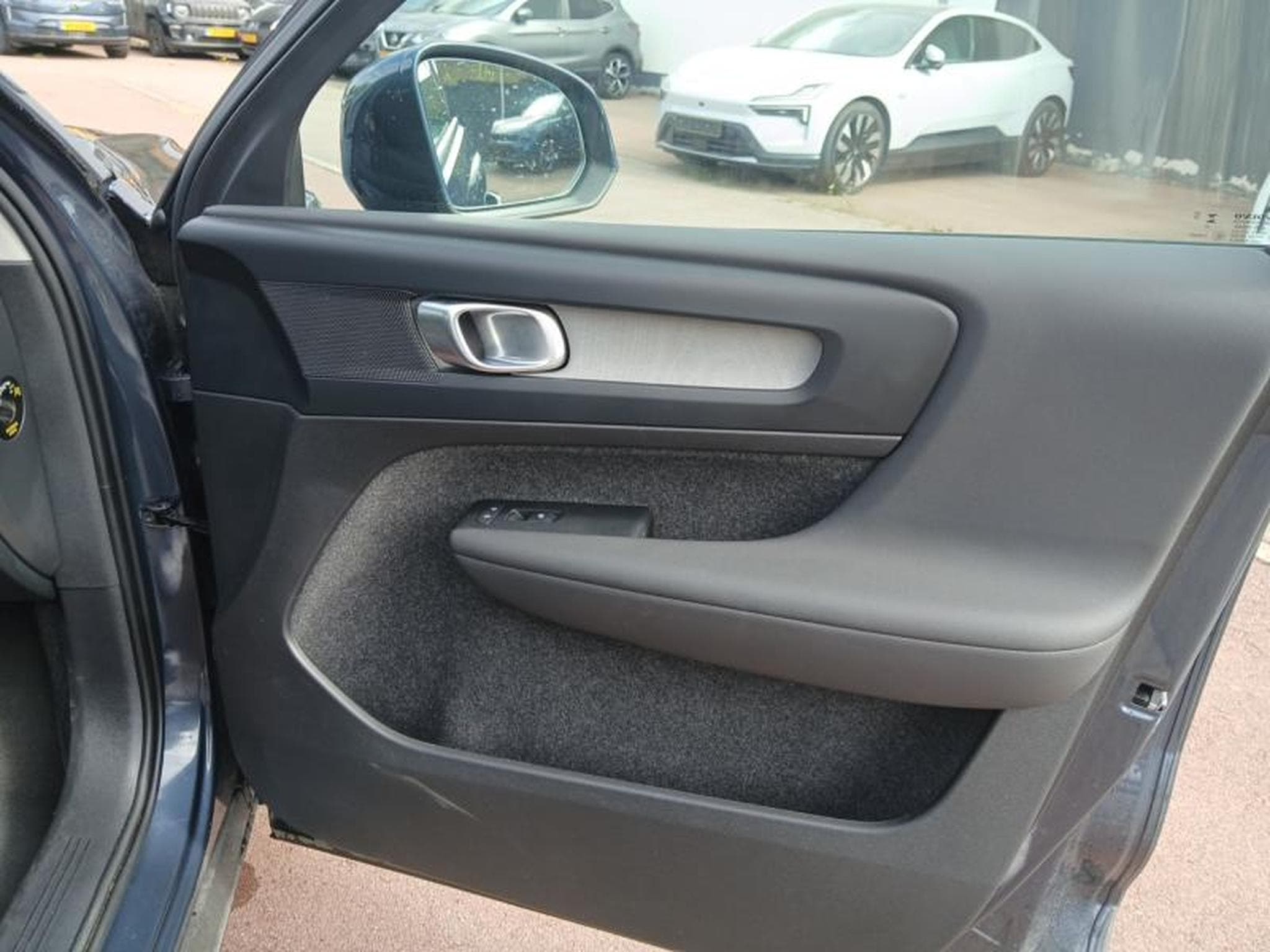 Volvo XC40 B3 Core 2026 / Essence (2025) - Photo 21