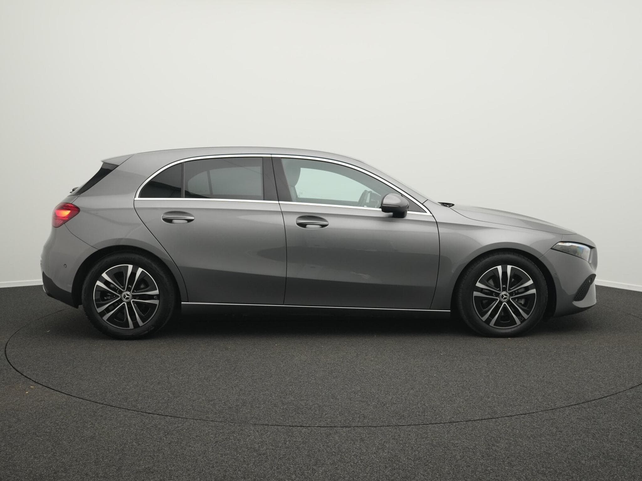 Mercedes A 180 d Progressive LED+Kamera+MBUX+SHZ (2025) - Photo 5