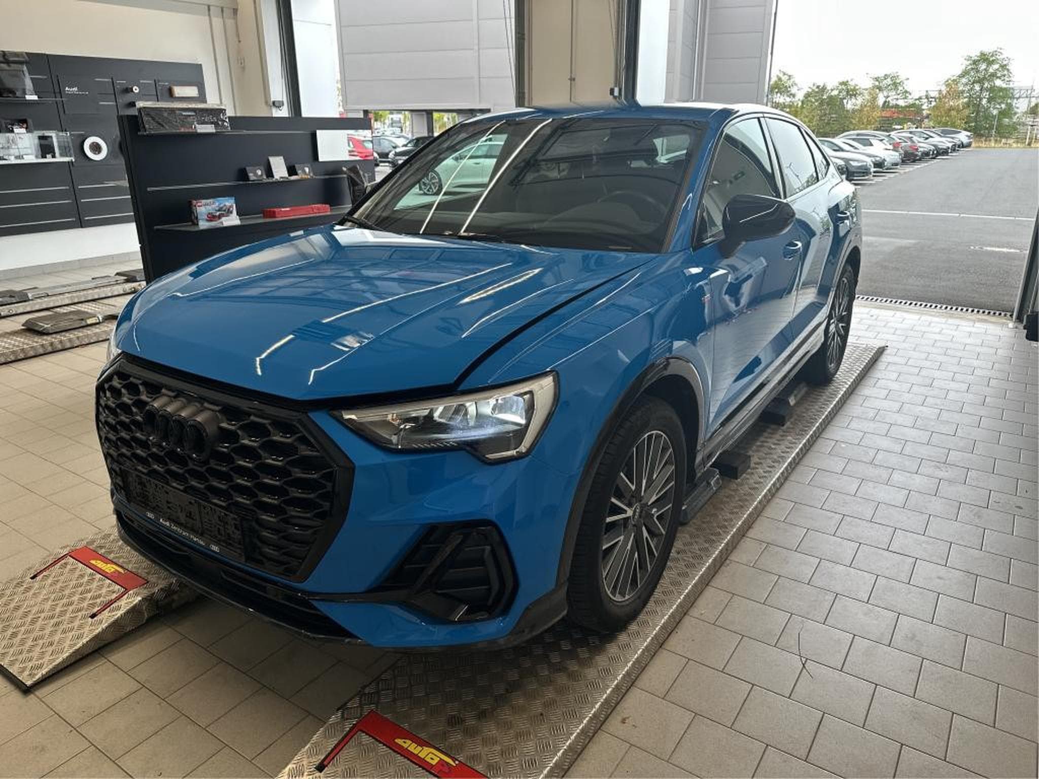 Audi Q3 S-LINE 35 TDI S TRONIC 7 150 CV *ATTELAGE* HAYON * (2022) - Foto 1