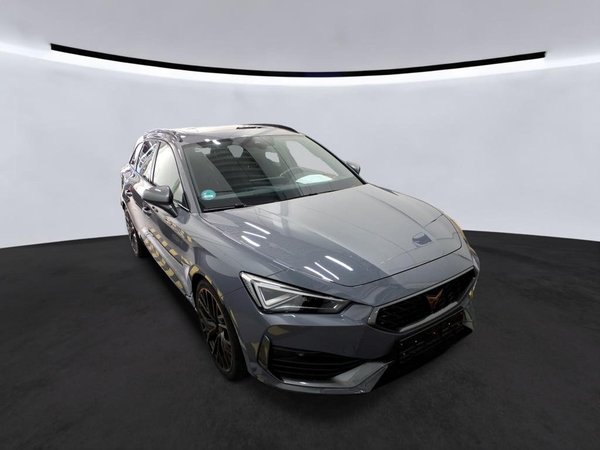 Cupra Leon ST 2.0 TSI 310CV 4Drive *ATTELAGE* PANO* *BEATS* *CAM* *VSS* (2024) - Foto 3