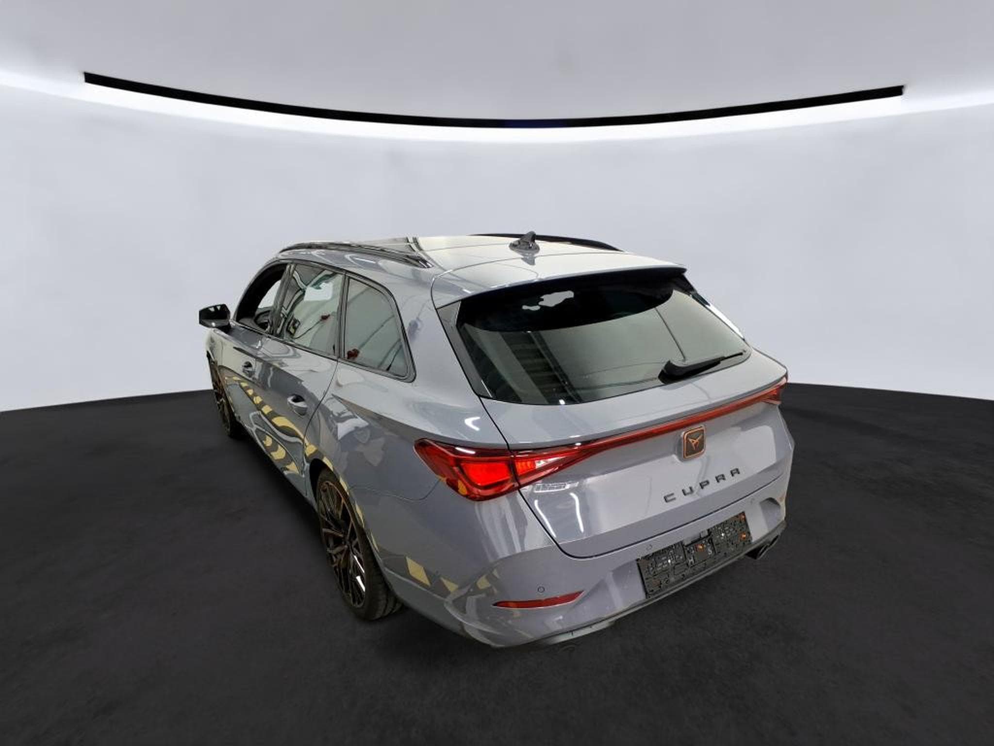 Cupra Leon ST 2.0 TSI 310CV 4Drive *ATTELAGE* PANO* *BEATS* *CAM* *VSS* (2024) - Foto 4