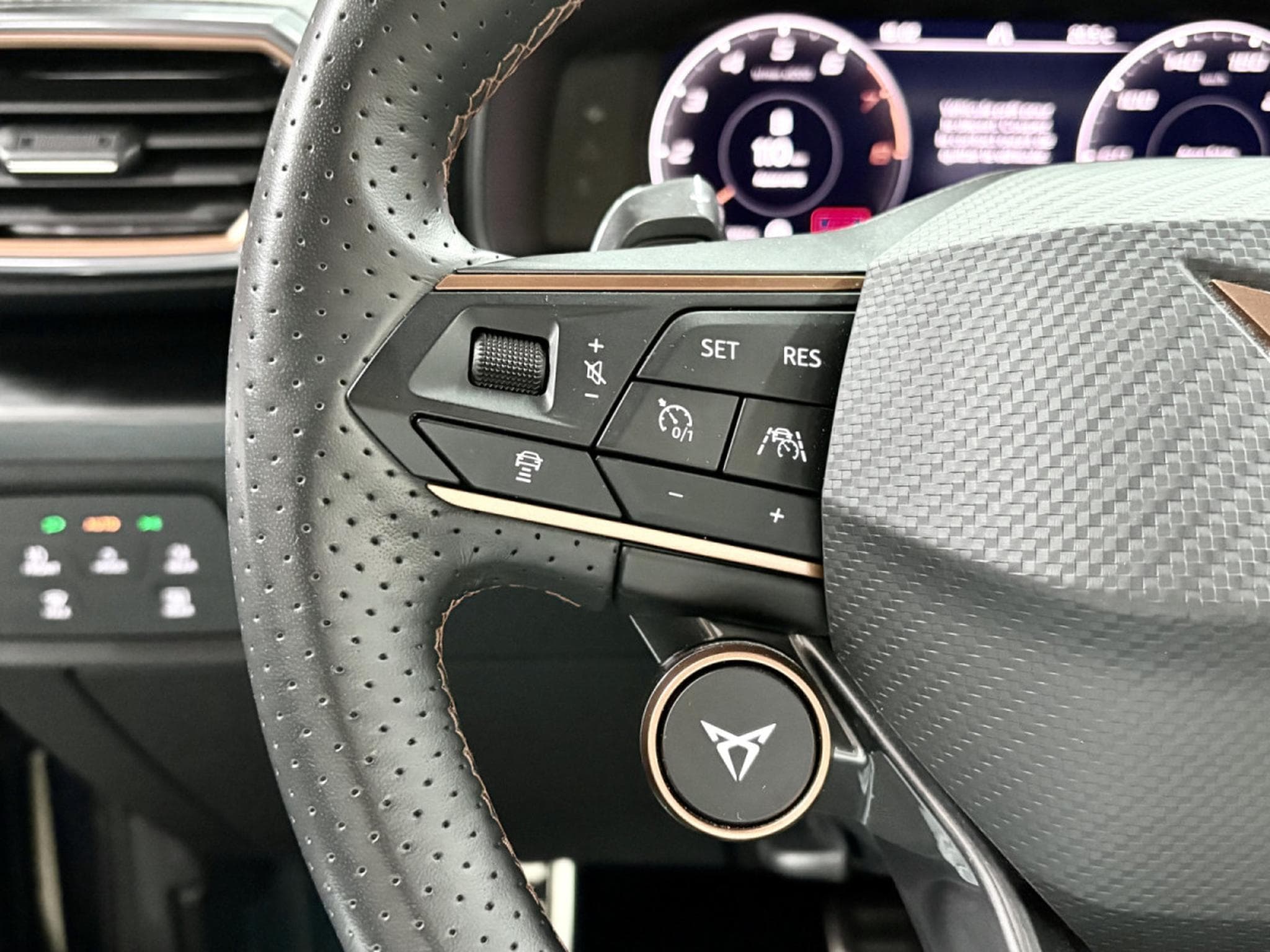 Cupra Leon ST 2.0 TSI 310CV 4Drive *ATTELAGE* PANO* *BEATS* *CAM* *VSS* (2024) - Foto 10