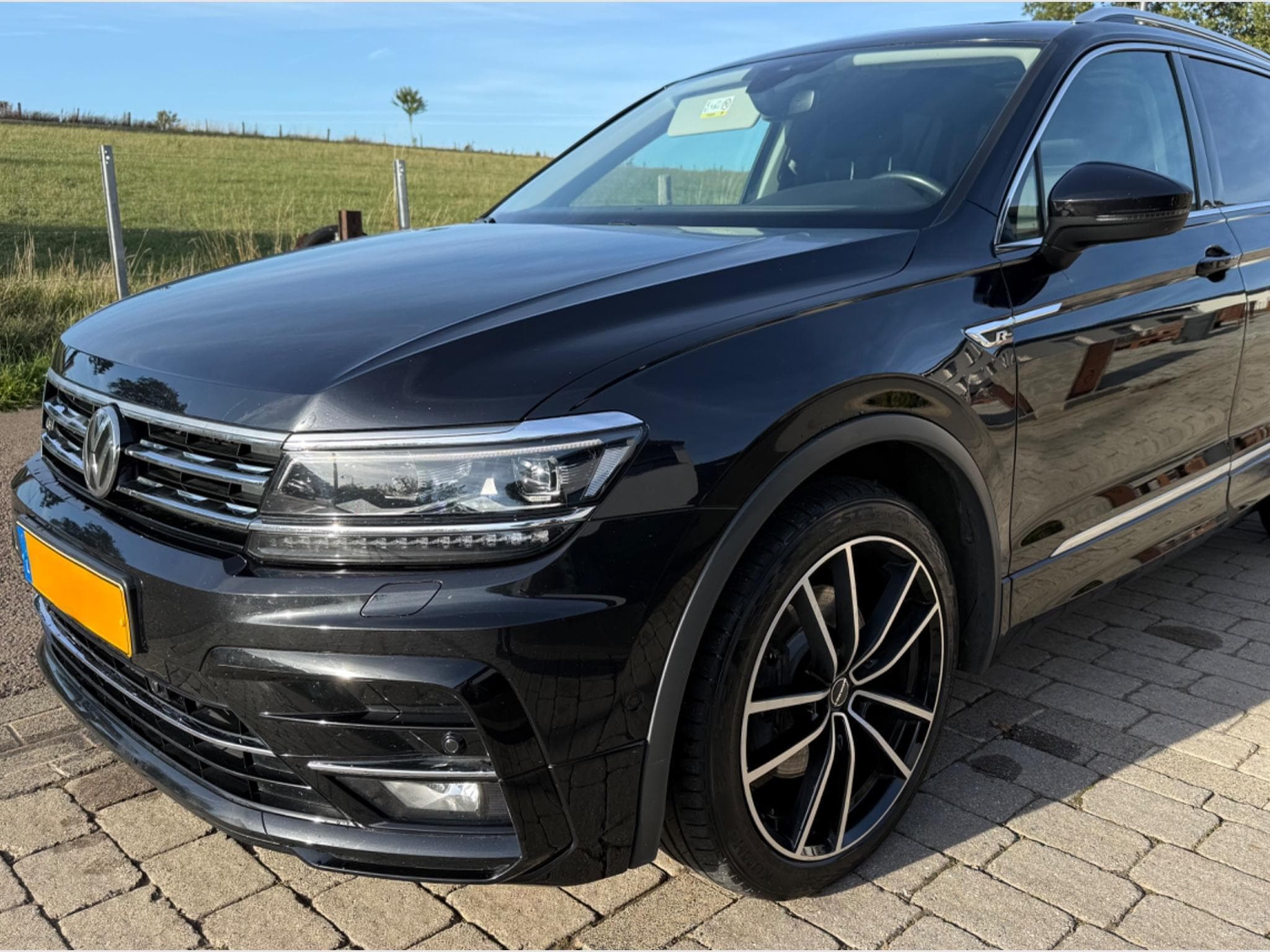 VW Tiguan Allspace R-Line 2.0 TSI 220 PS 4Motion (2018) - Photo 3