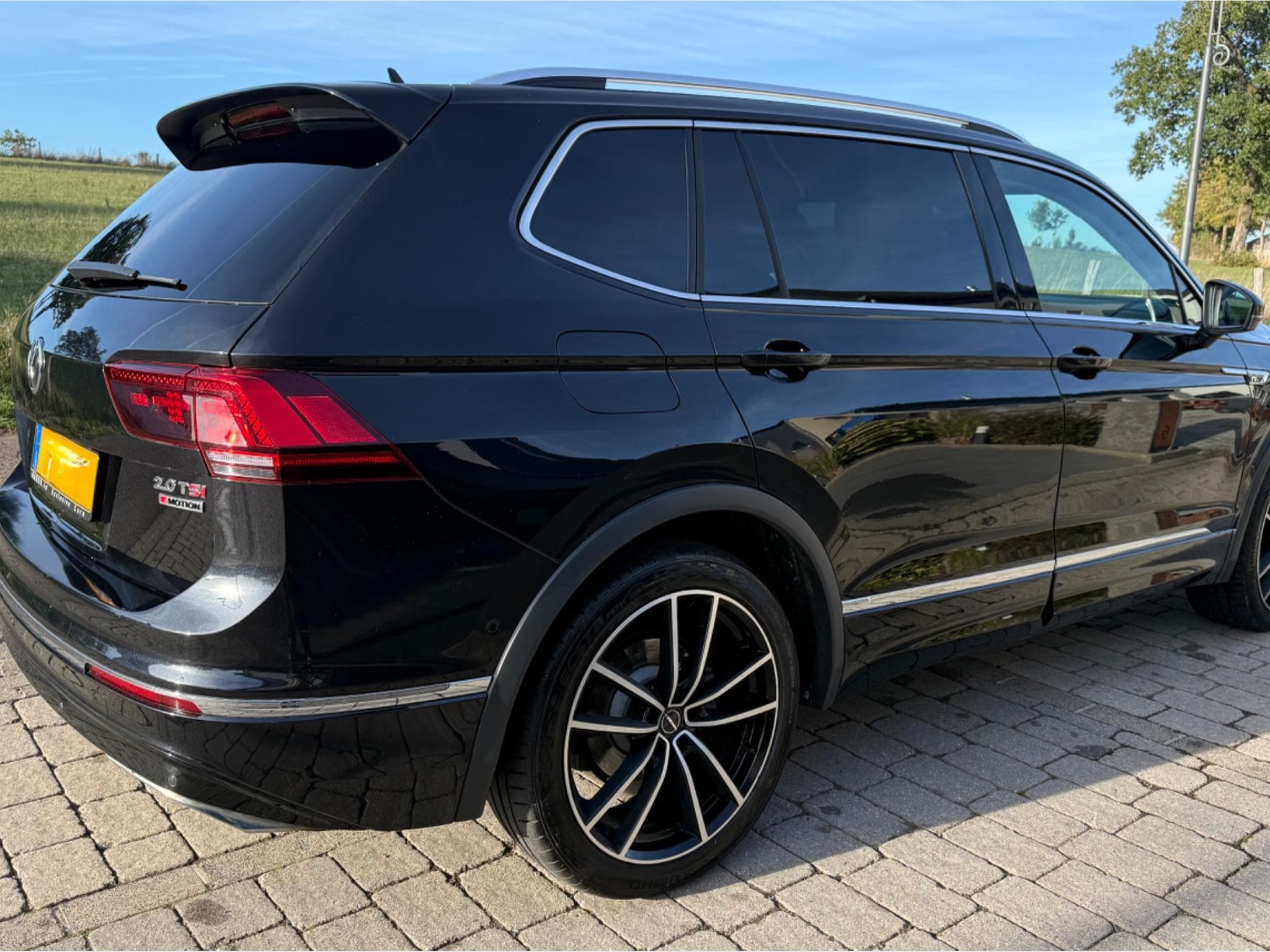 VW Tiguan Allspace R-Line 2.0 TSI 220 PS 4Motion (2018) - Photo 4