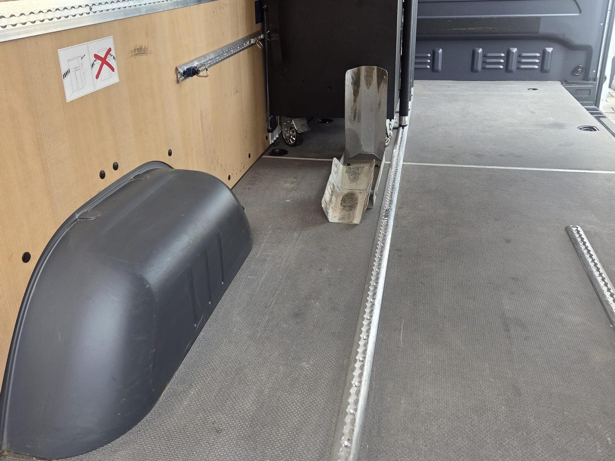 Mercedes Sprinter C317 CDI (2023) - Photo 11