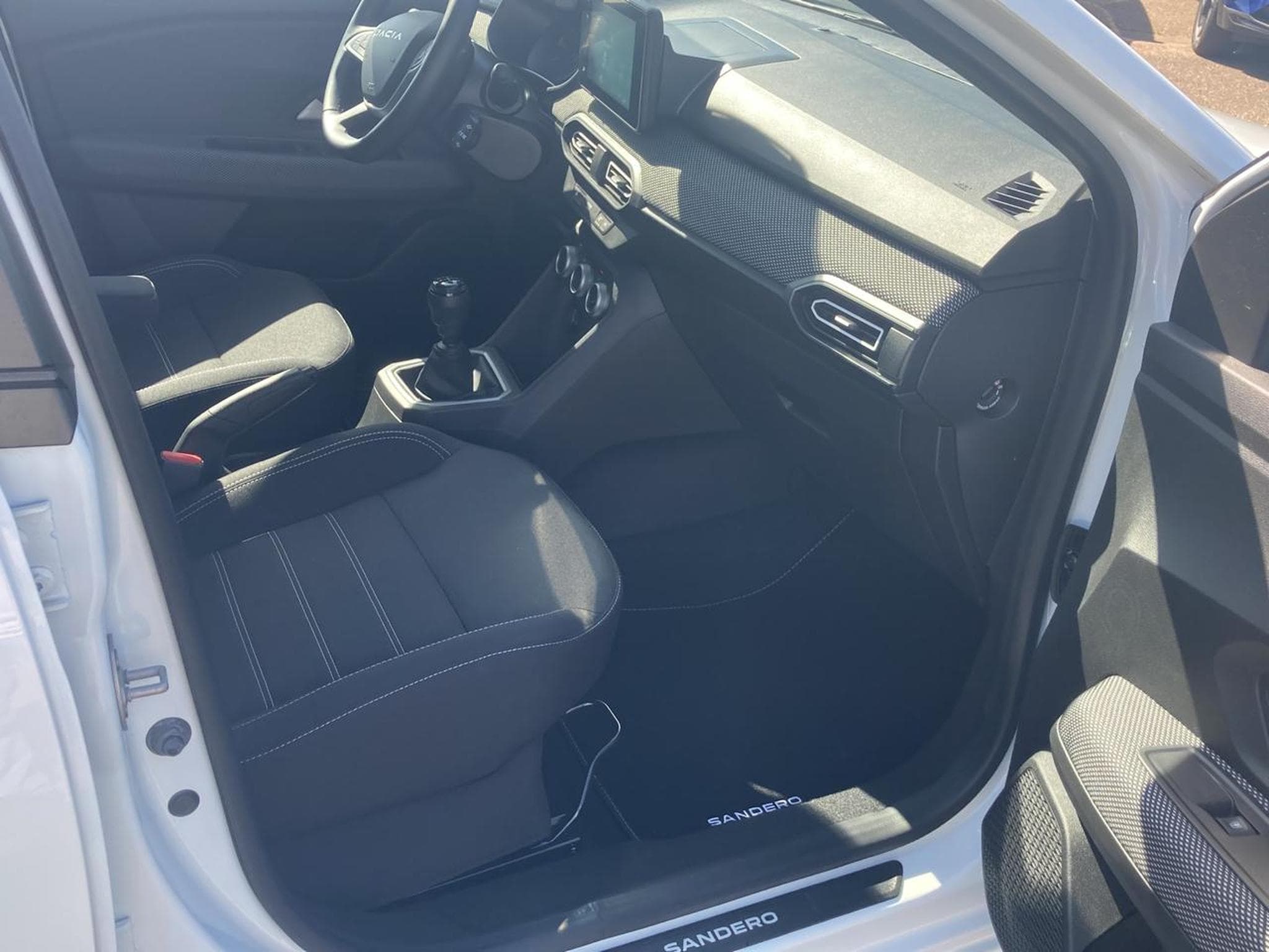Dacia SANDERO 1.0 TCE 90 JOURNEY (2025) - Photo 30