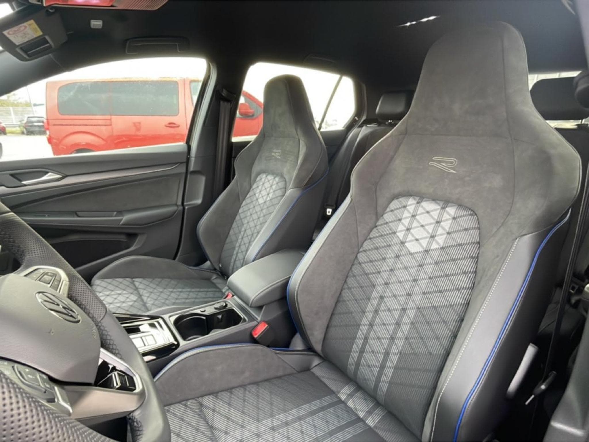 VW GOLF VIII 1.5 ETSI EVO2 150 R-LINE DSG7 (2026) - Photo 24