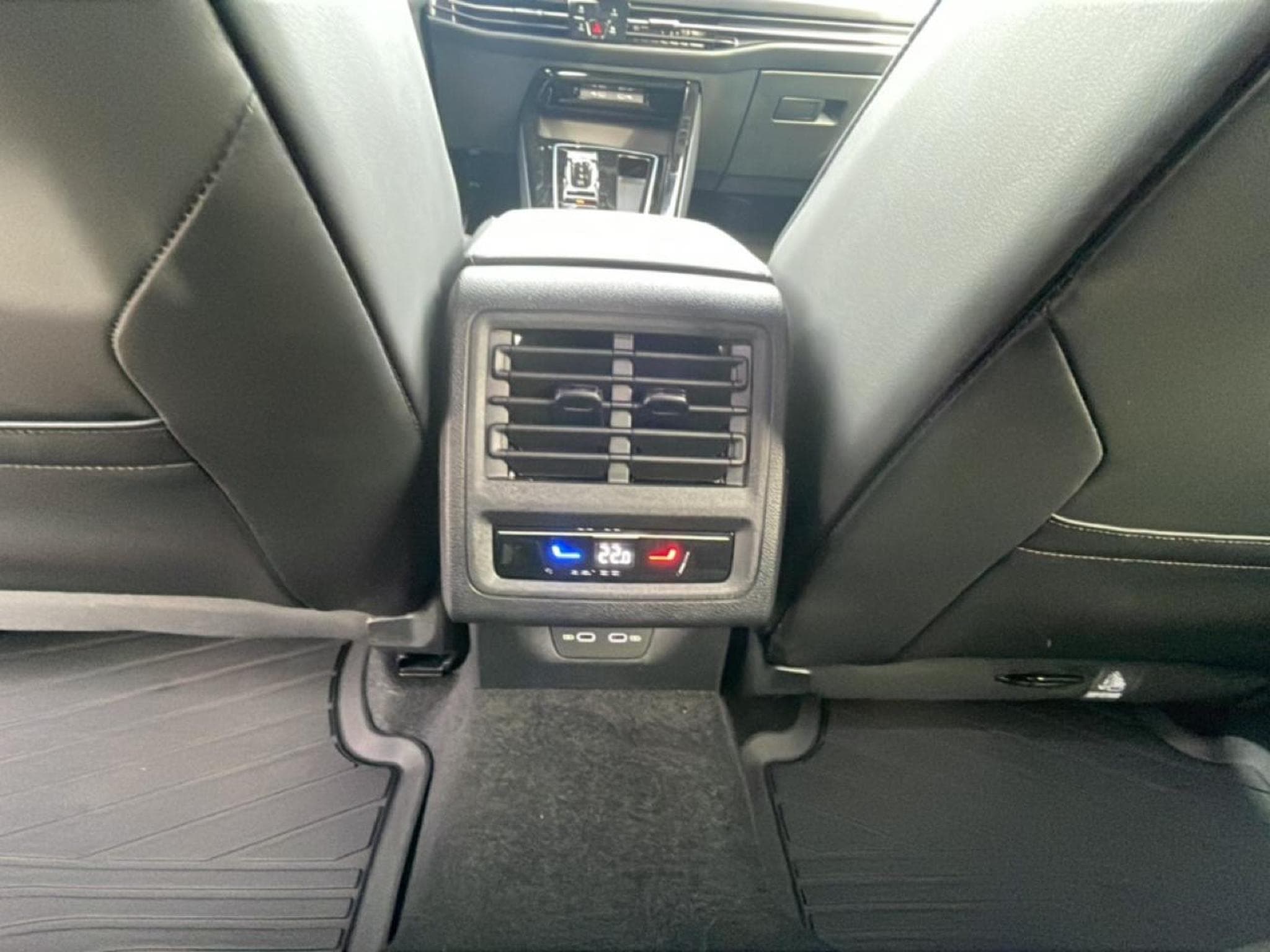 VW GOLF VIII 1.5 ETSI EVO2 150 R-LINE DSG7 (2026) - Photo 26