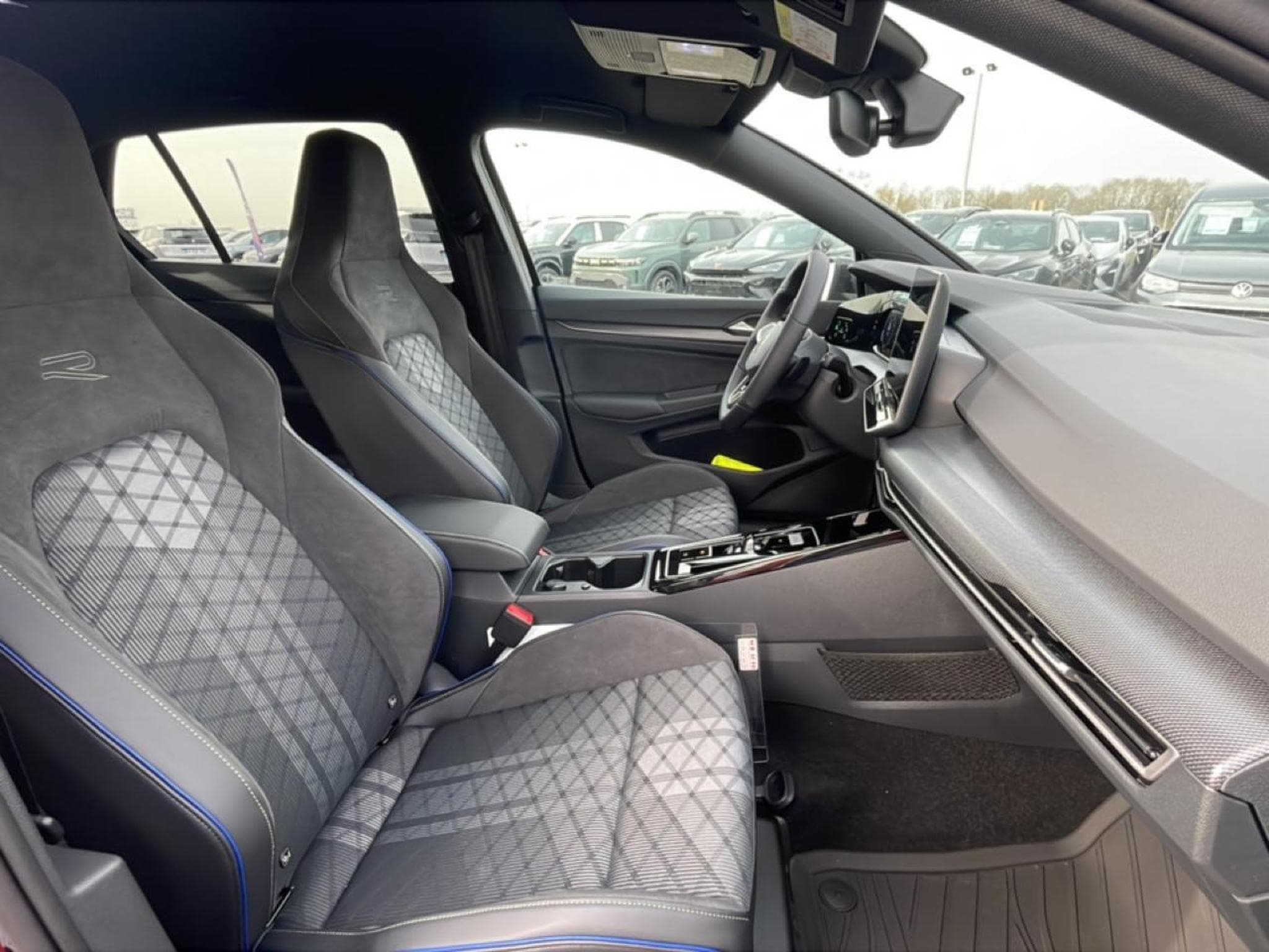 VW GOLF VIII 1.5 ETSI EVO2 150 R-LINE DSG7 (2026) - Photo 28