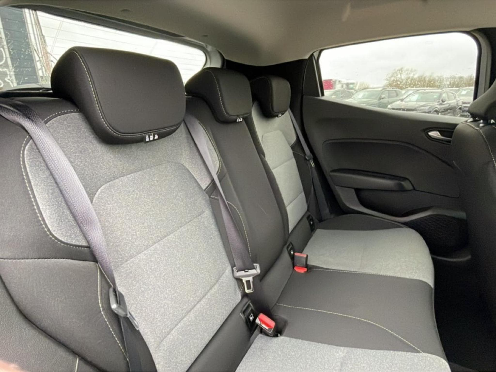 Renault Clio 1.0 TCE 90 EVOLUTION CVT (2025) - Photo 26