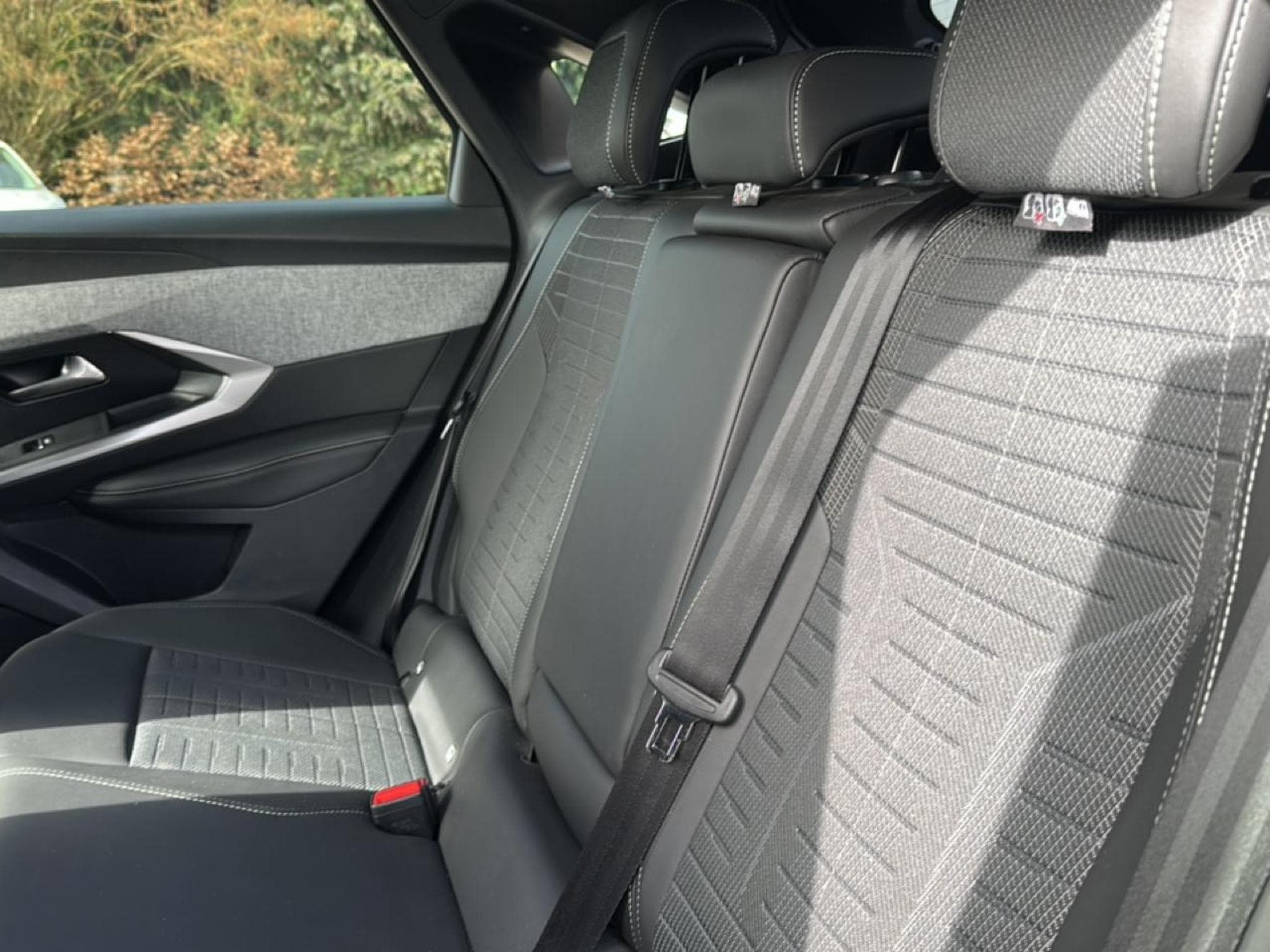 Peugeot 3008 1.2 HYBRID 145 GT E-DCS6 (2025) - Photo 11
