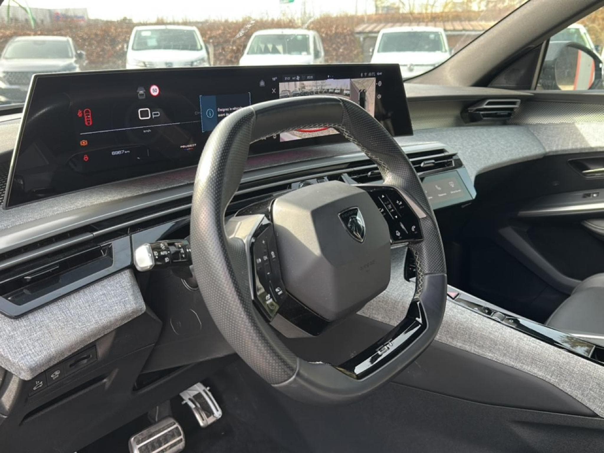 Peugeot 3008 1.2 HYBRID 145 GT E-DCS6 (2025) - Photo 15