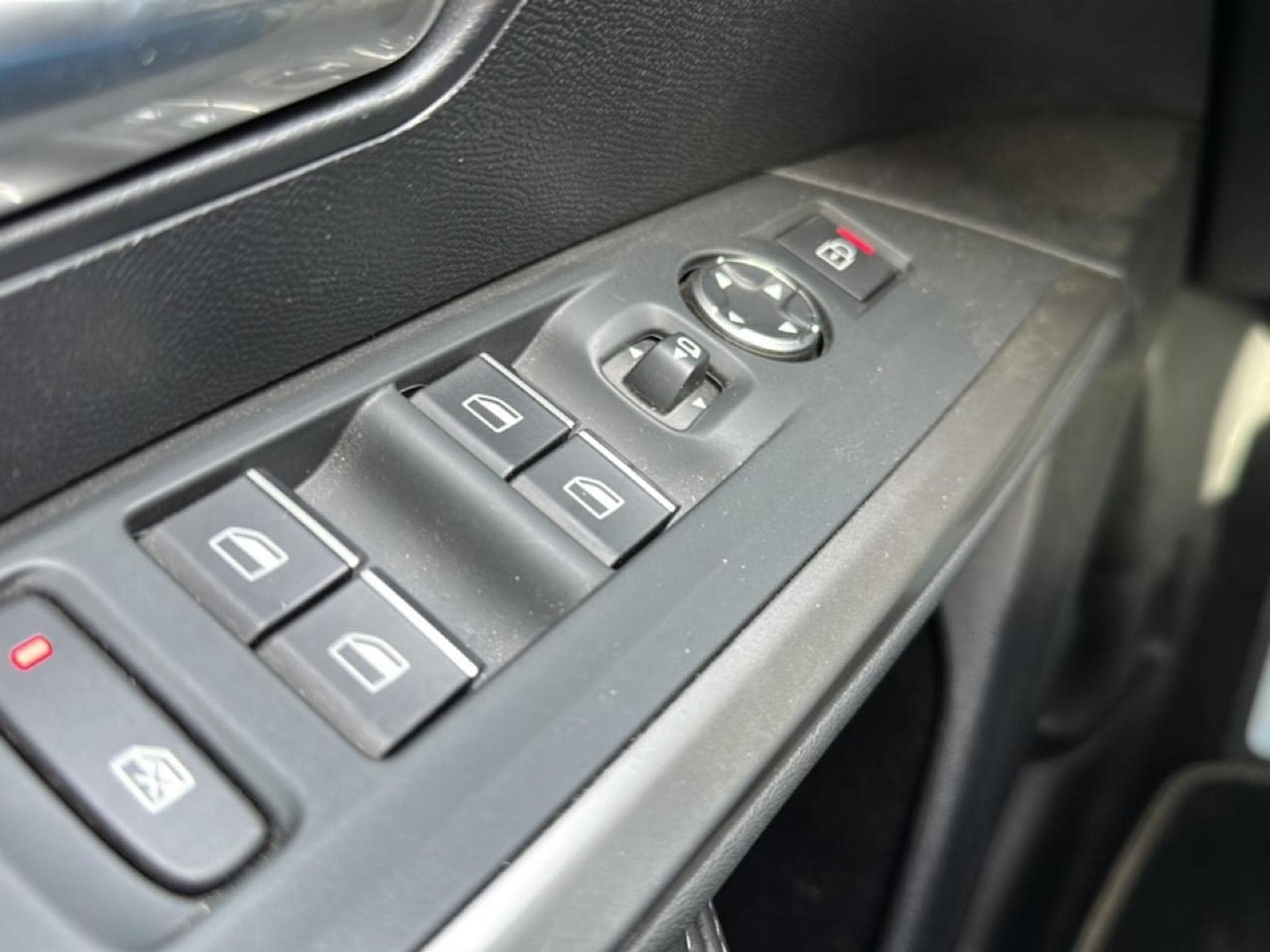Peugeot 3008 1.2 HYBRID 145 GT E-DCS6 (2025) - Photo 21