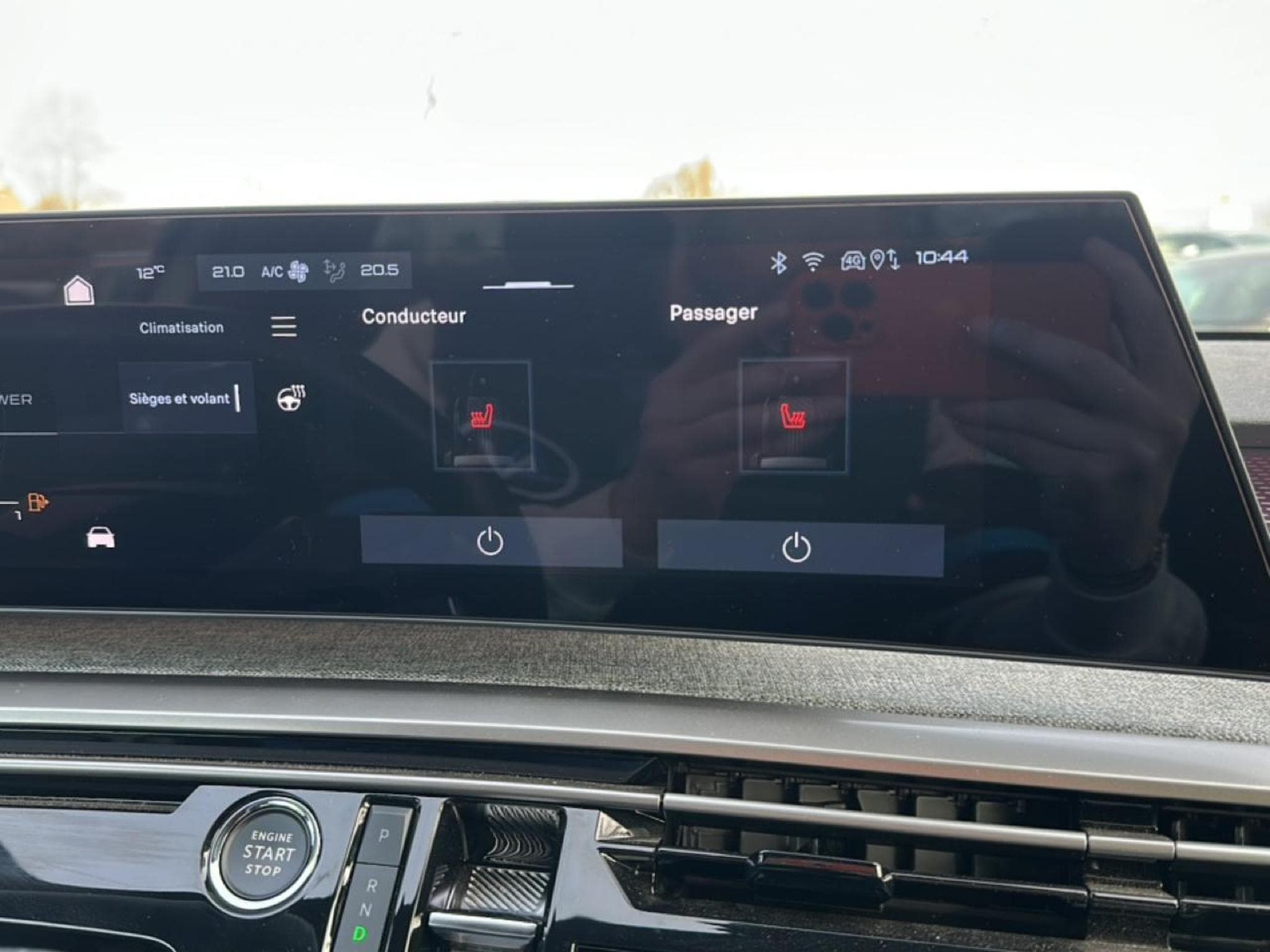Peugeot 3008 1.2 HYBRID 145 GT E-DCS6 (2025) - Photo 25