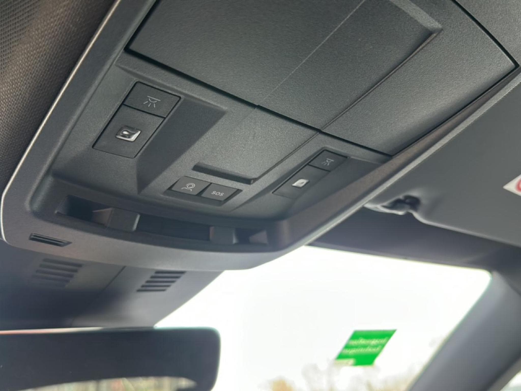Peugeot 3008 1.2 HYBRID 145 GT E-DCS6 (2025) - Photo 27