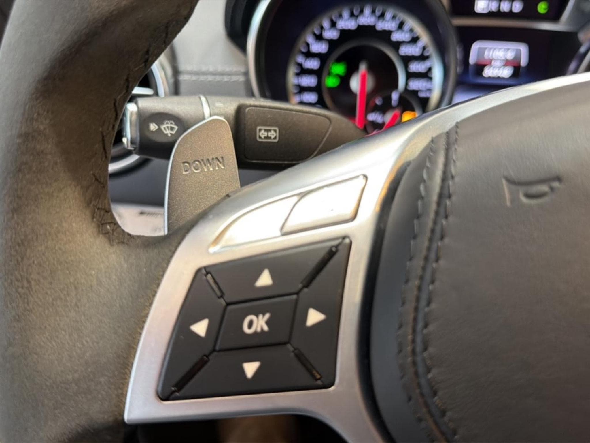 Mercedes SL 63 AMG SPEEDSHIFT MCT (2013) - Photo 26
