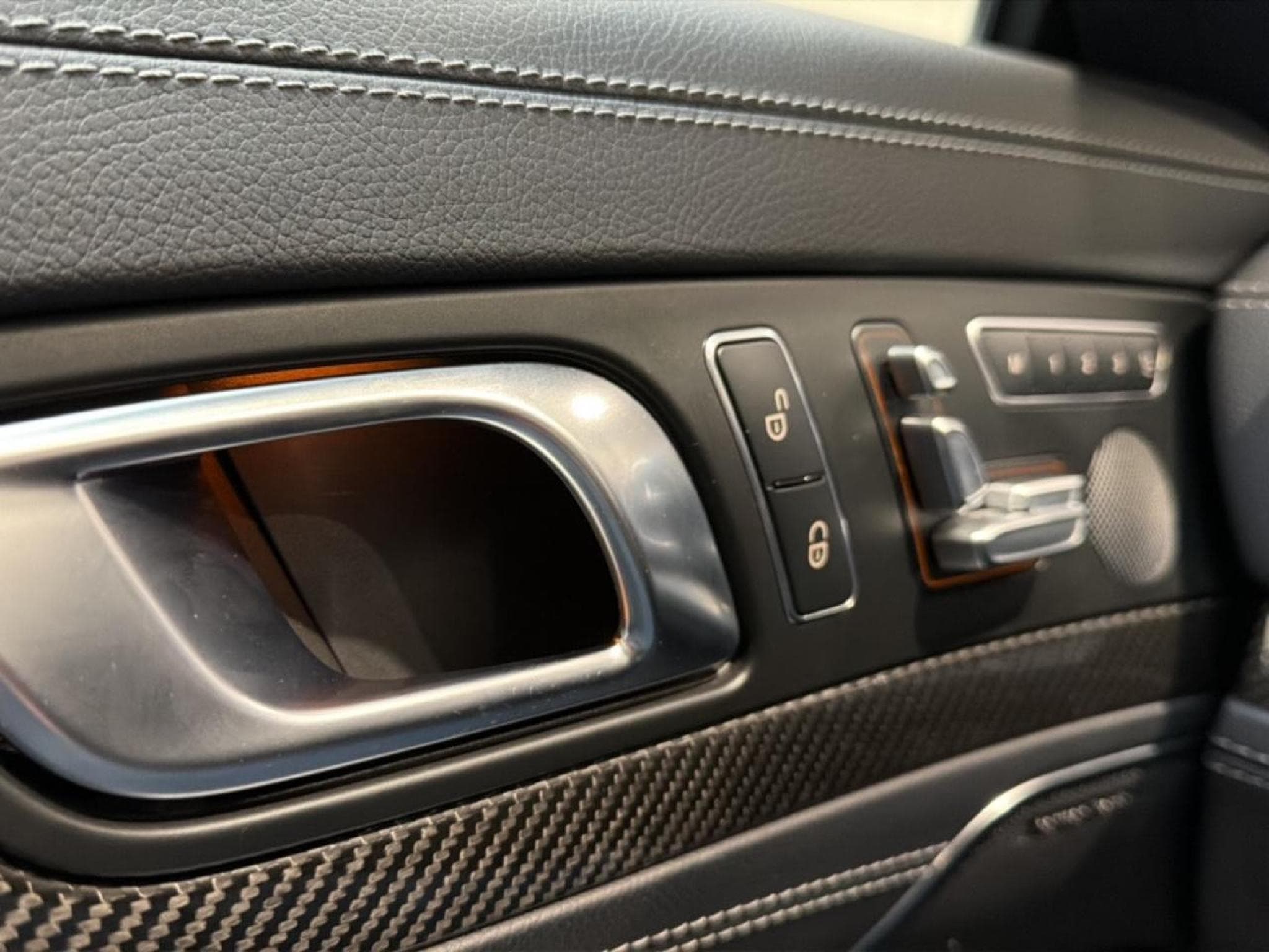Mercedes SL 63 AMG SPEEDSHIFT MCT (2013) - Photo 32