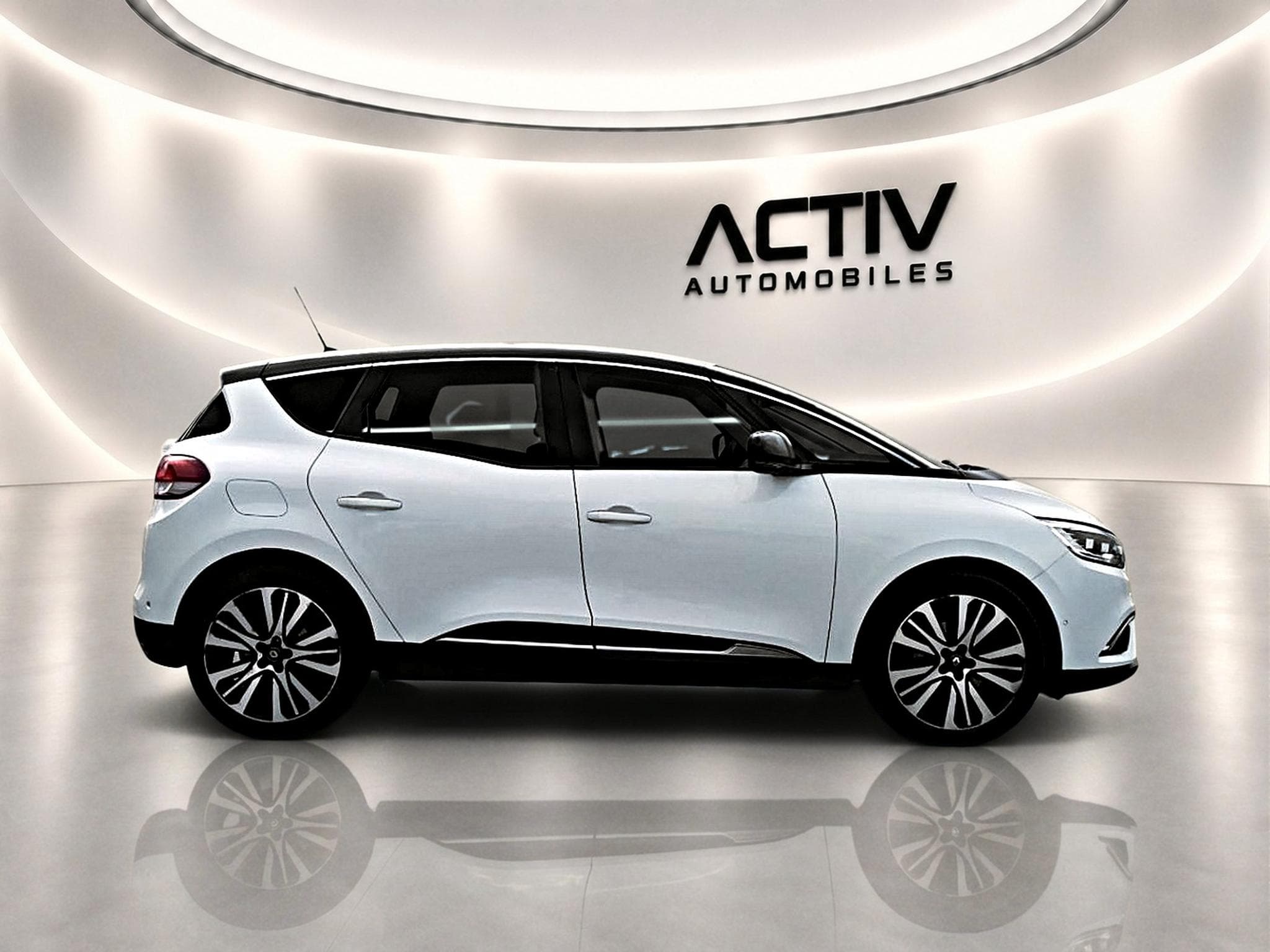 Renault Scenic 1.6 DCI 160 INITIALE PARIS EDC (2017) - Photo 8