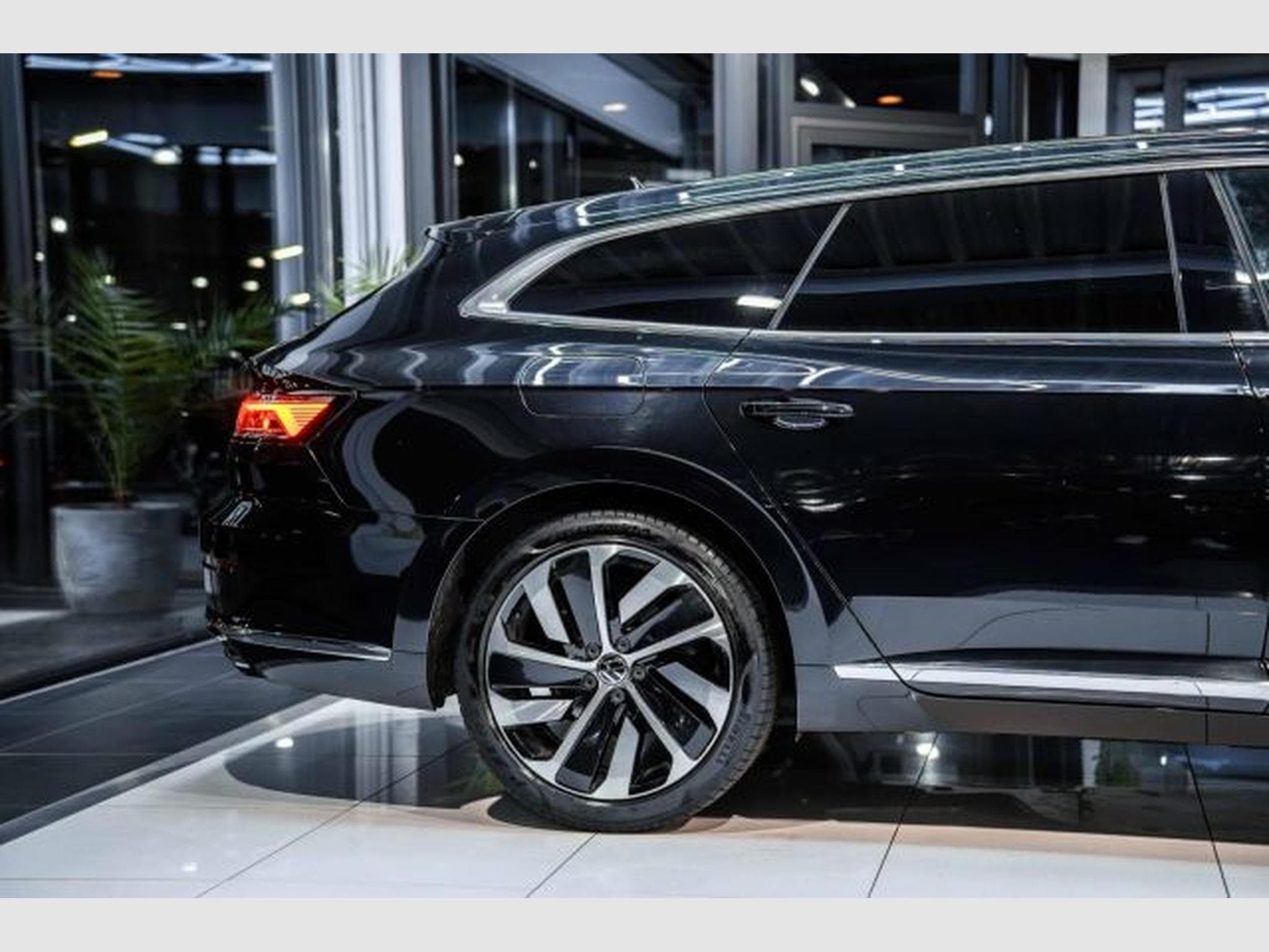 VW Arteon Arteon Shooting Brake 2.0 TDI DSG R-Line NAVI (2023) - Photo 8