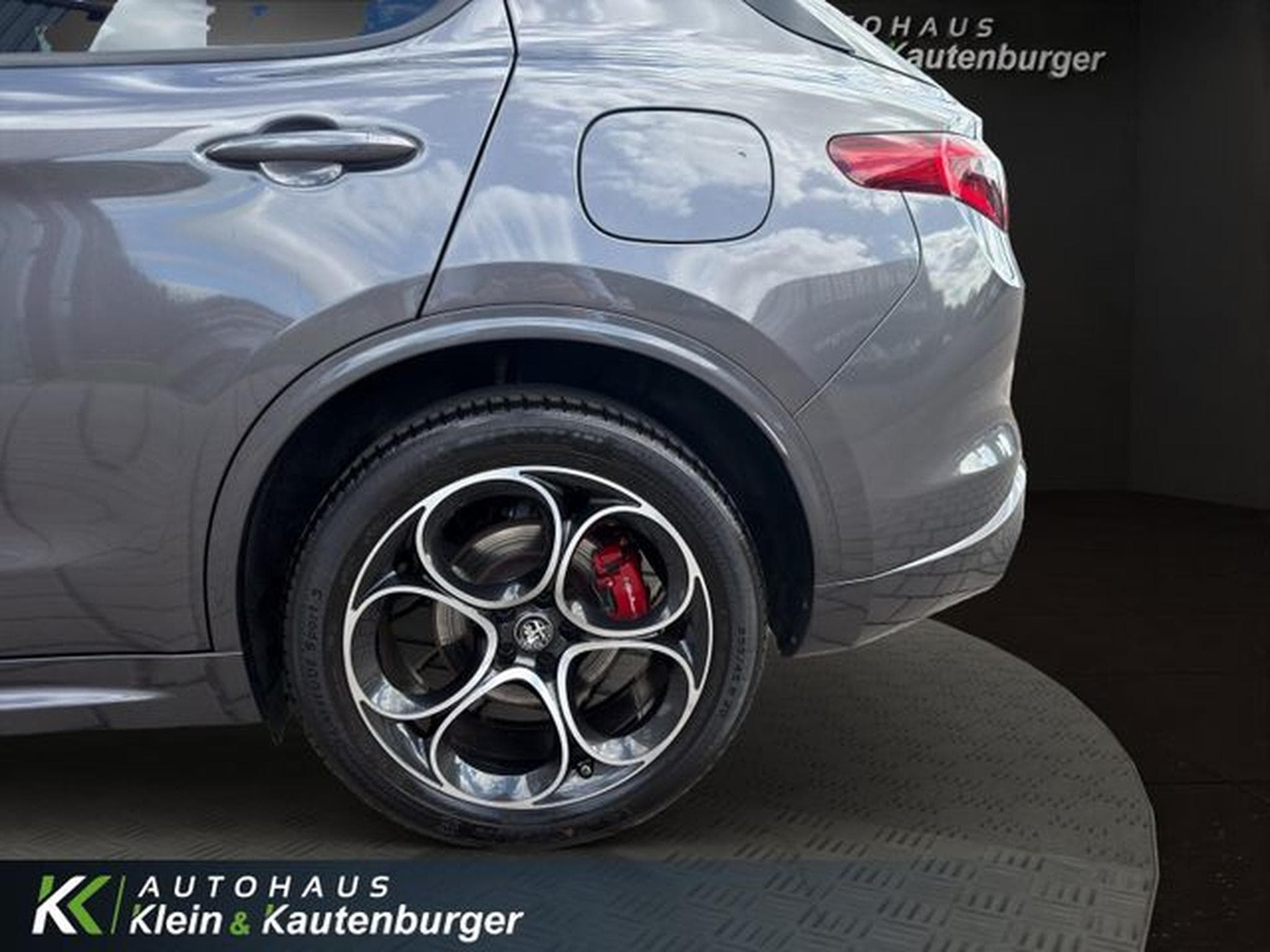 Alfa-Romeo Stelvio Stelvio 2.0 Turbo 16V Ti Q4+MEMORY+AHK+20°+XENON (2022) - Foto 10