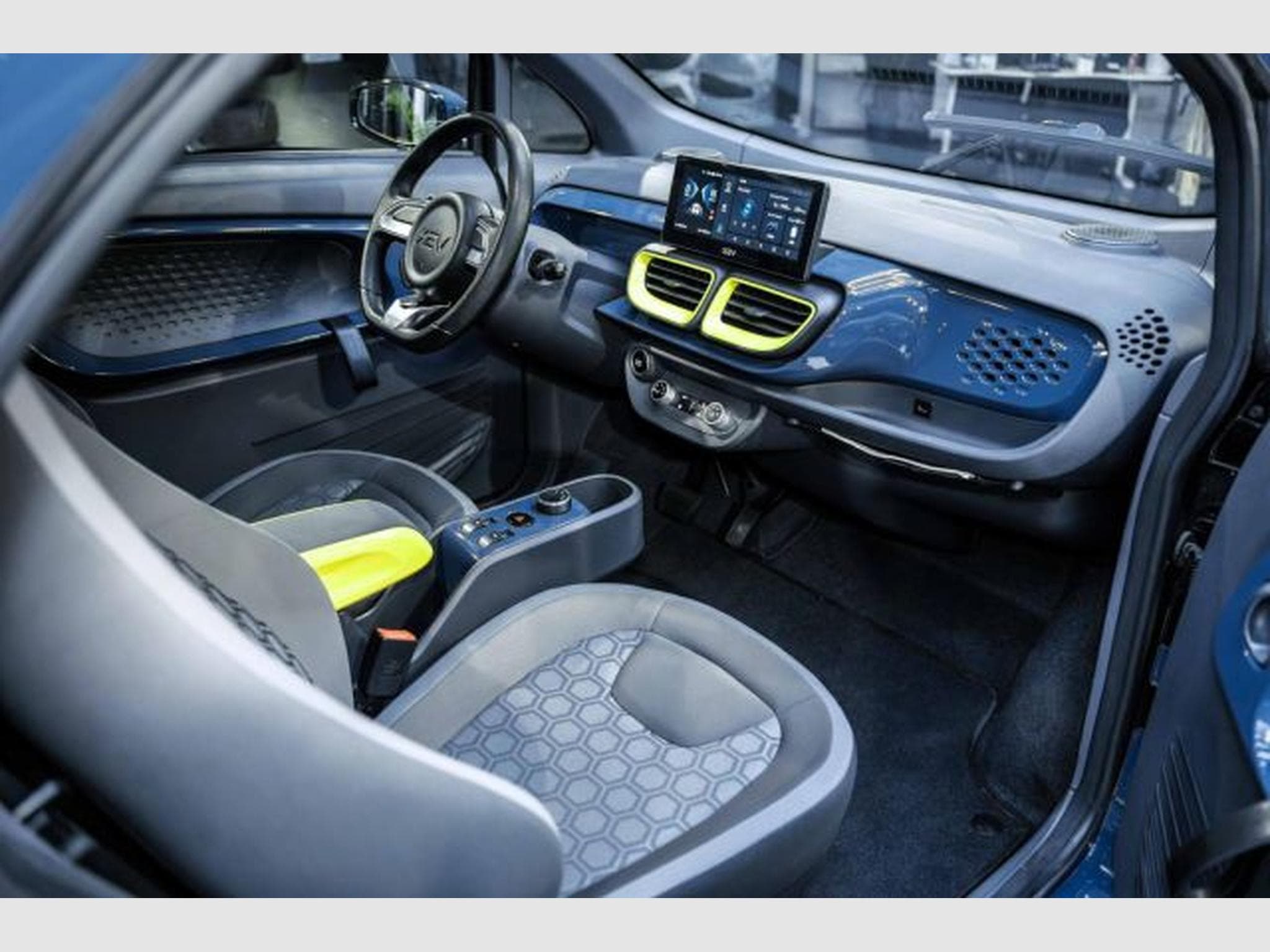 XEV YOYO YOYO KLIMA PANO KEYLESS CARPLAY BLUETOOTH Klima (2024) - Photo 15