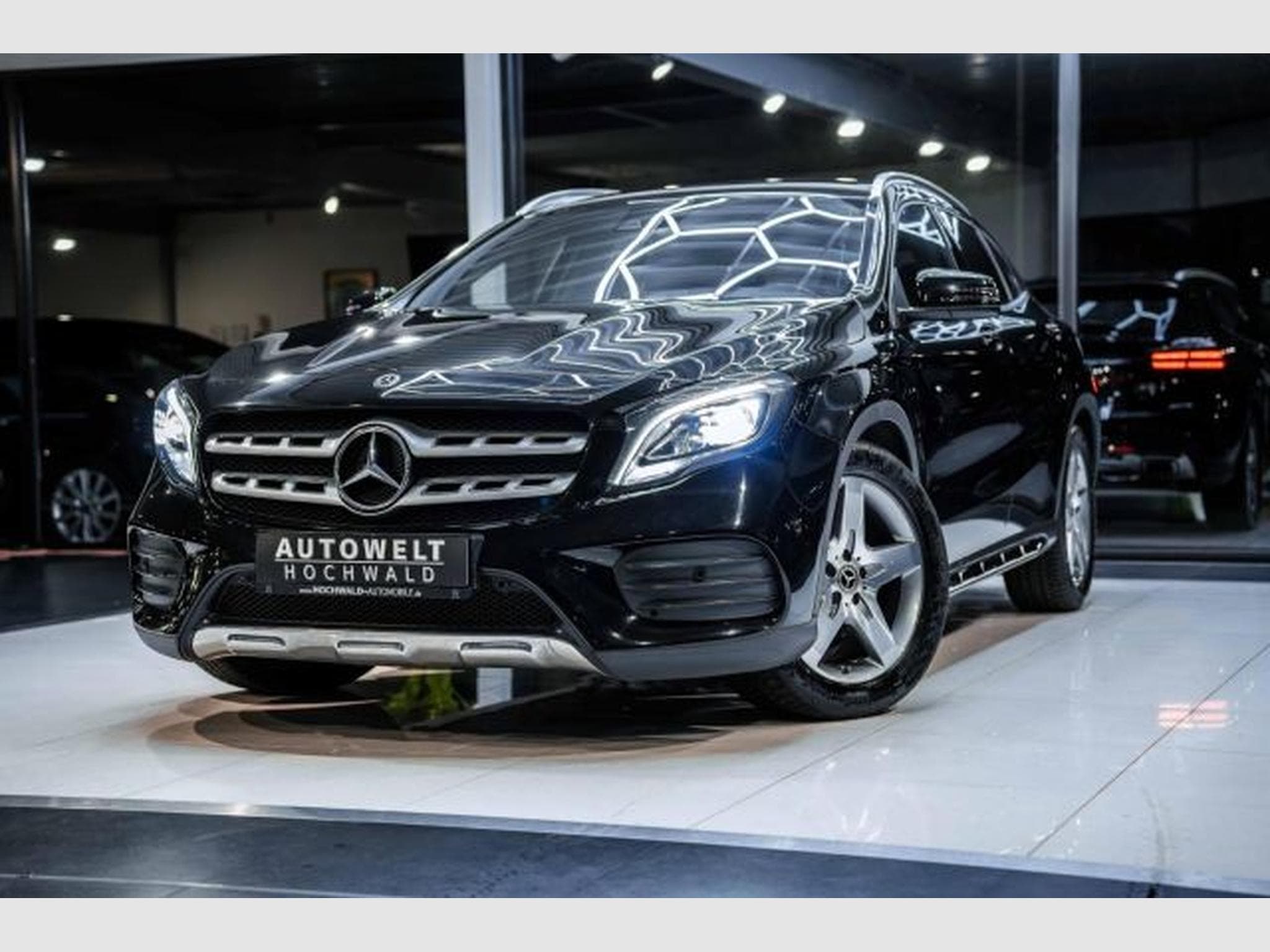 Mercedes GLA 200 GLA 200 AMG-Line 7G-DCT NAVI LED SHZ GARANTIE (2019) - Photo 2