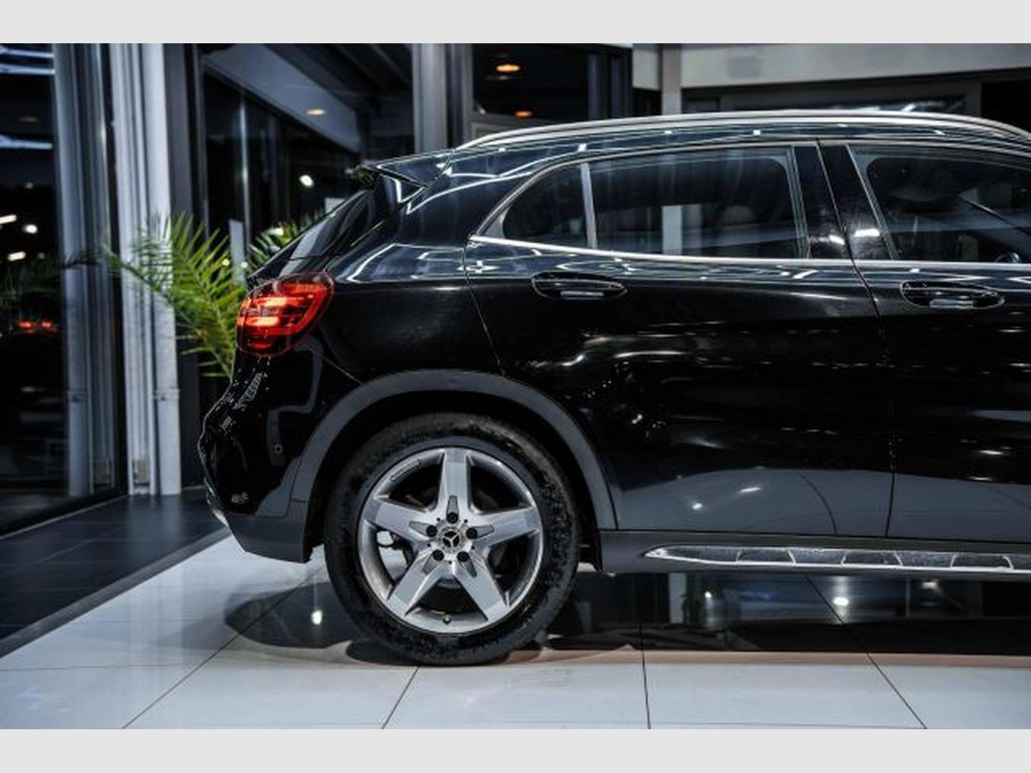 Mercedes GLA 200 GLA 200 AMG-Line 7G-DCT NAVI LED SHZ GARANTIE (2019) - Photo 8