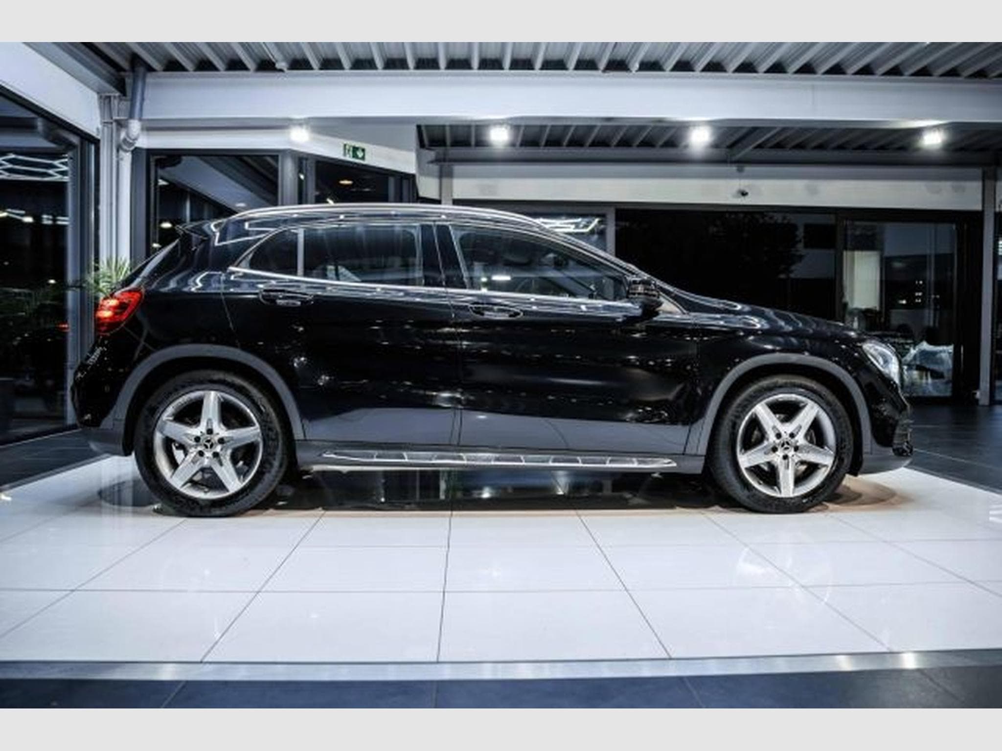 Mercedes GLA 200 GLA 200 AMG-Line 7G-DCT NAVI LED SHZ GARANTIE (2019) - Photo 7