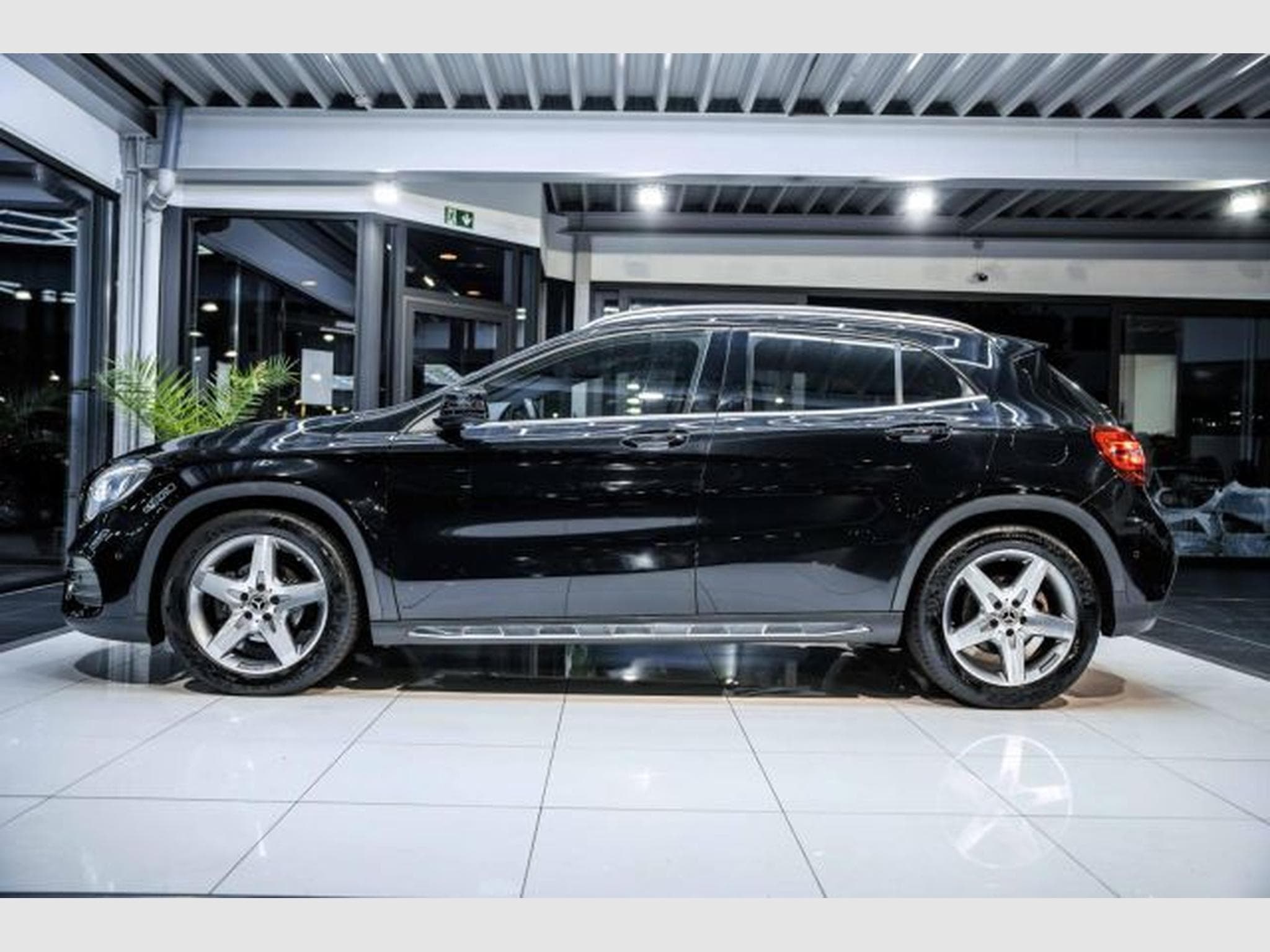 Mercedes GLA 200 GLA 200 AMG-Line 7G-DCT NAVI LED SHZ GARANTIE (2019) - Photo 10