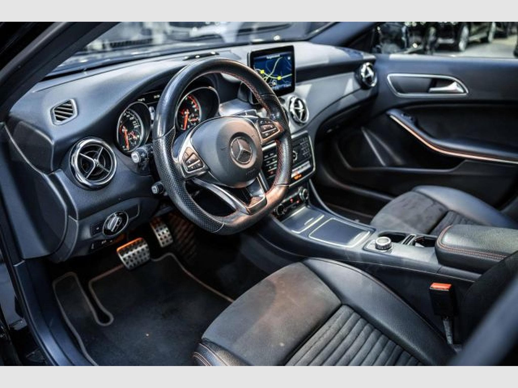 Mercedes GLA 200 GLA 200 AMG-Line 7G-DCT NAVI LED SHZ GARANTIE (2019) - Photo 15