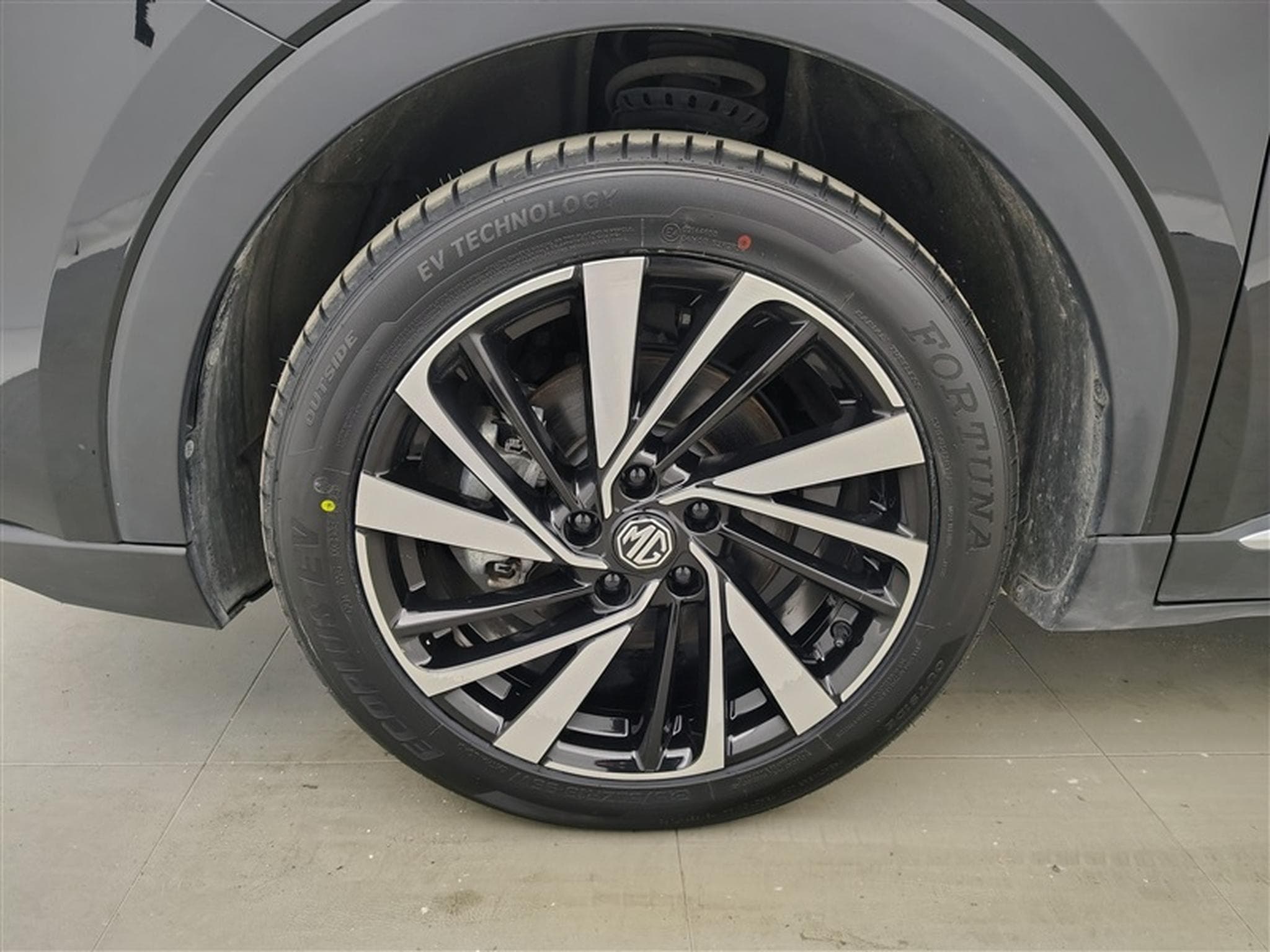 MG ZS 1.5 Hybrid+ Luxury NAVI / FULL LED / CUIR / CAMERA / JA 17" (2025) - Photo 6