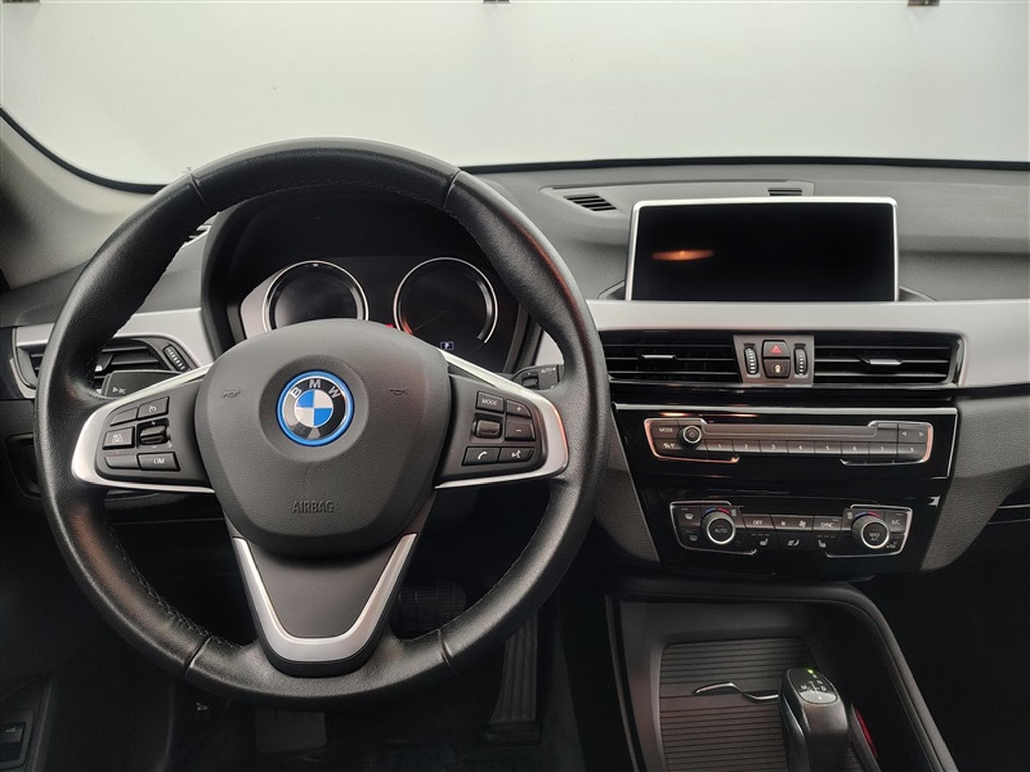 BMW X1 PHEV 1.5iA xDrive25e Navi / Led / PDC av+ar (2022) - Foto 8