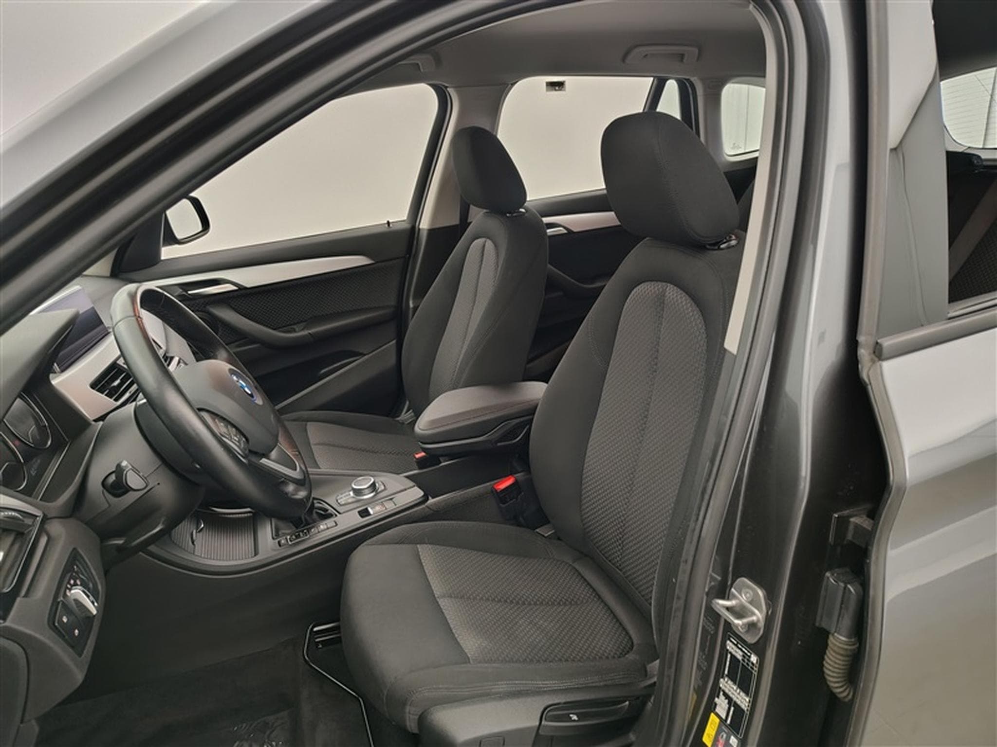 BMW X1 PHEV 1.5iA xDrive25e Navi / Led / PDC av+ar (2022) - Foto 6