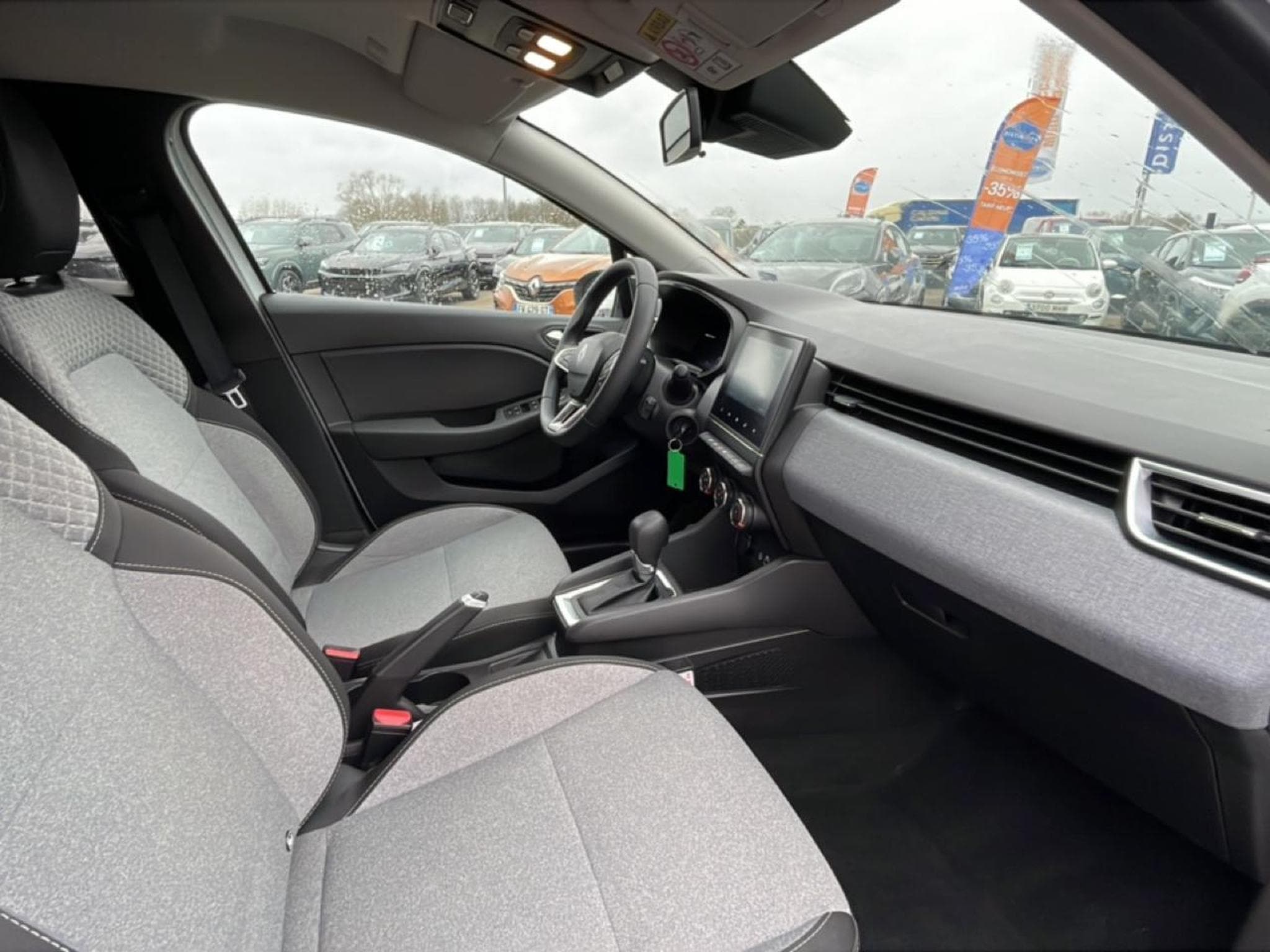 Renault Clio 1.0 TCE 90 EVOLUTION CVT (2025) - Photo 27