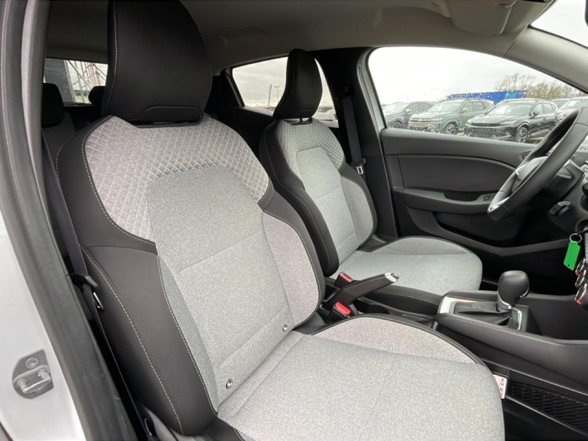 Renault Clio 1.0 TCE 90 EVOLUTION CVT (2025) - Photo 28