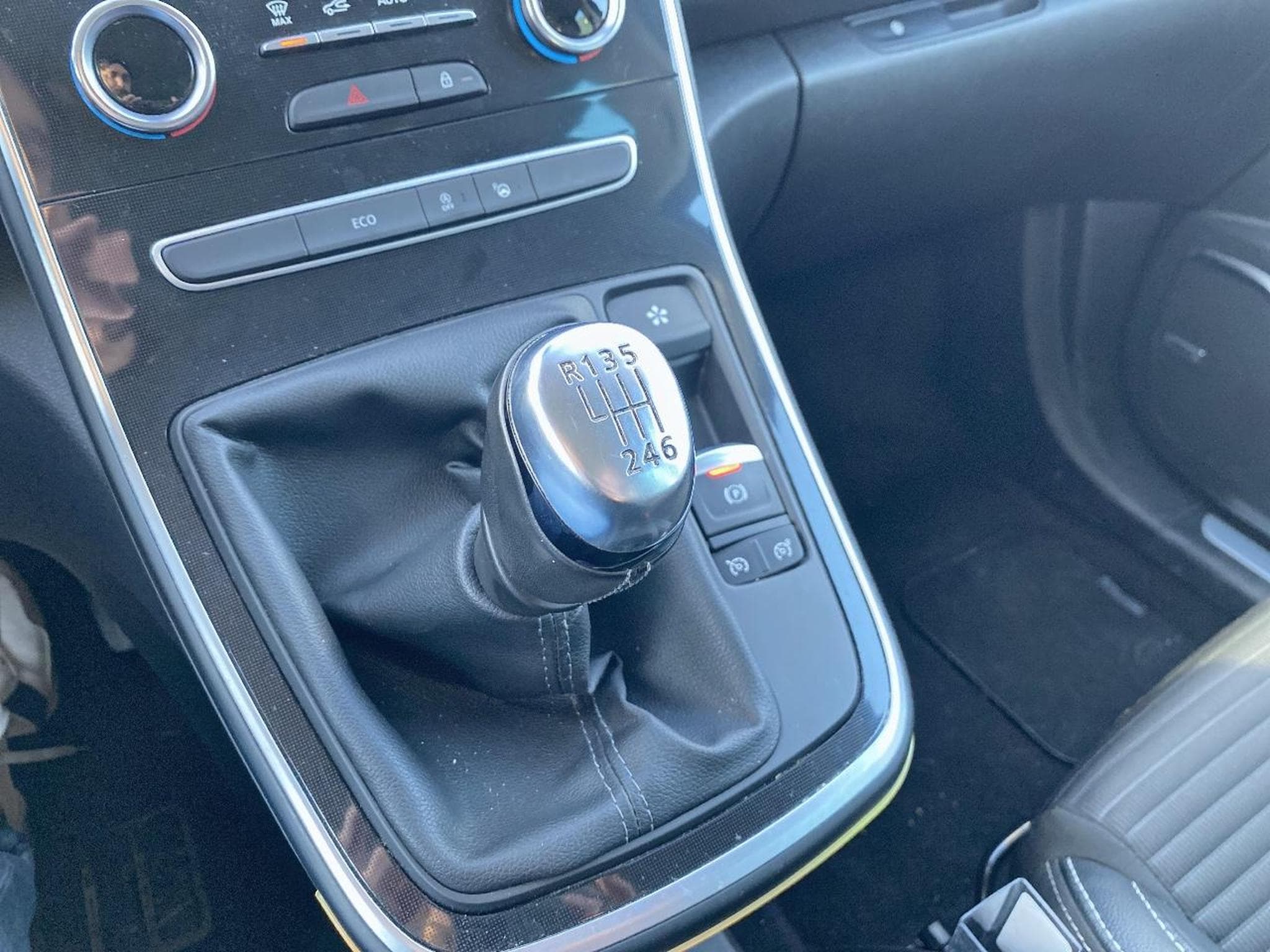 Renault Grand Scenic 1.7 BLUE DCI 120 INTENS 7PL (2019) - Photo 28