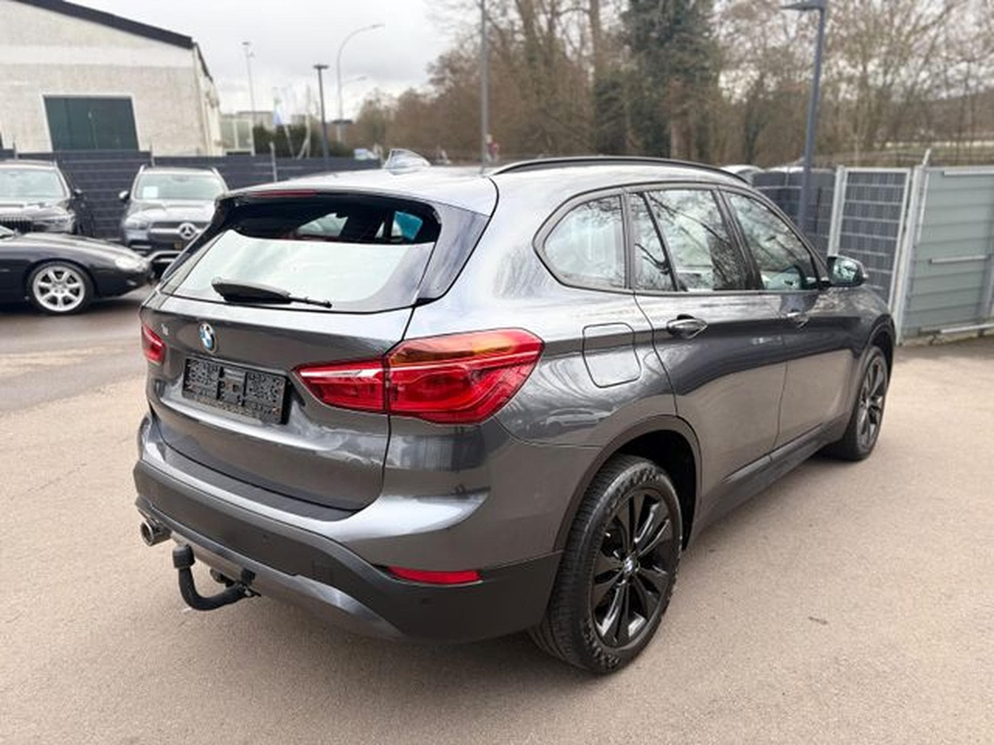 BMW X1 X1  ADVANTAGE*1.HD*AUT*PANORAMA*AHK*LEDER*TOP* (2021) - Photo 6