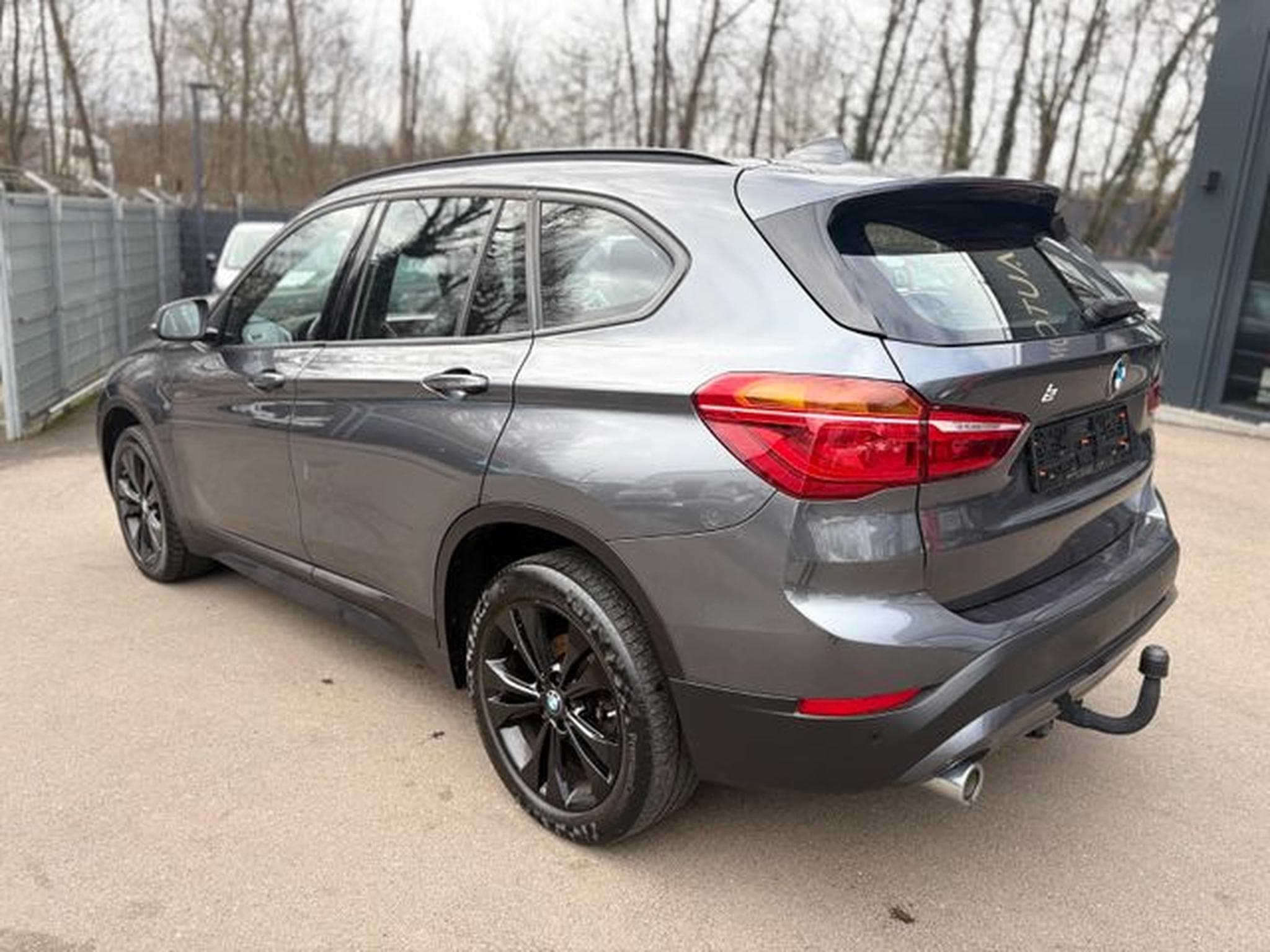 BMW X1 X1  ADVANTAGE*1.HD*AUT*PANORAMA*AHK*LEDER*TOP* (2021) - Photo 9
