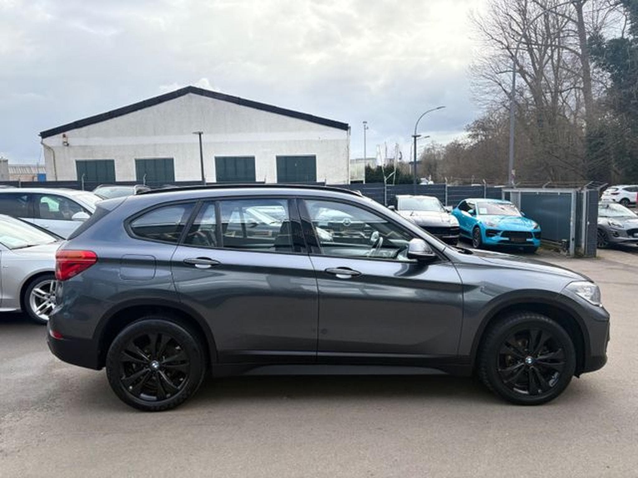 BMW X1 X1  ADVANTAGE*1.HD*AUT*PANORAMA*AHK*LEDER*TOP* (2021) - Photo 11
