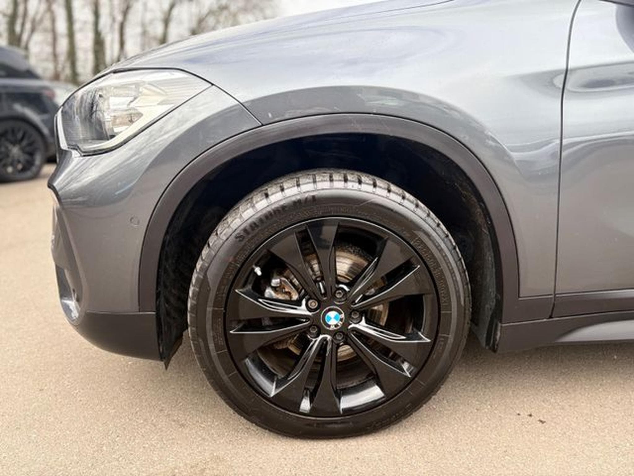BMW X1 X1  ADVANTAGE*1.HD*AUT*PANORAMA*AHK*LEDER*TOP* (2021) - Photo 12