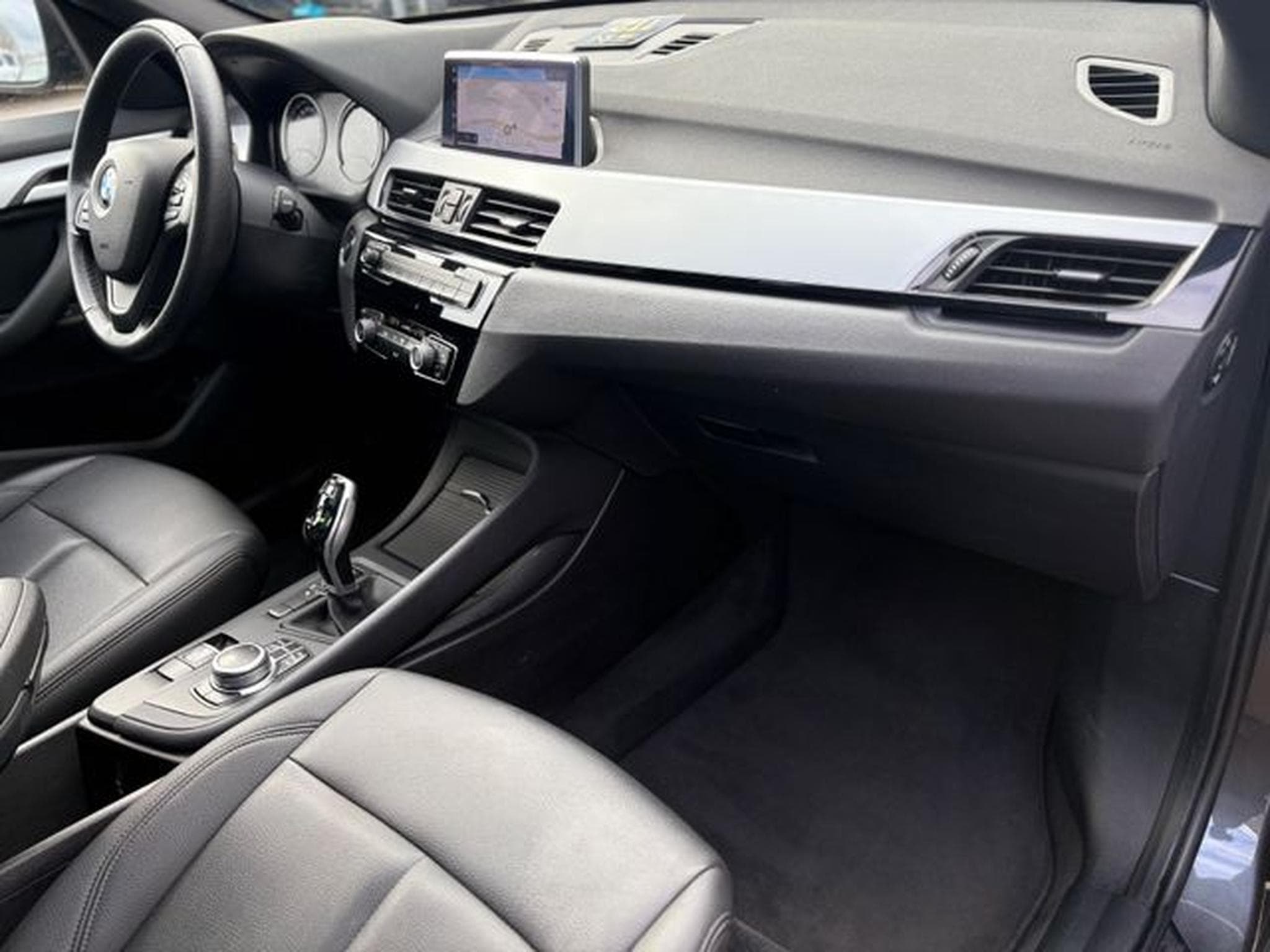 BMW X1 X1  ADVANTAGE*1.HD*AUT*PANORAMA*AHK*LEDER*TOP* (2021) - Photo 14