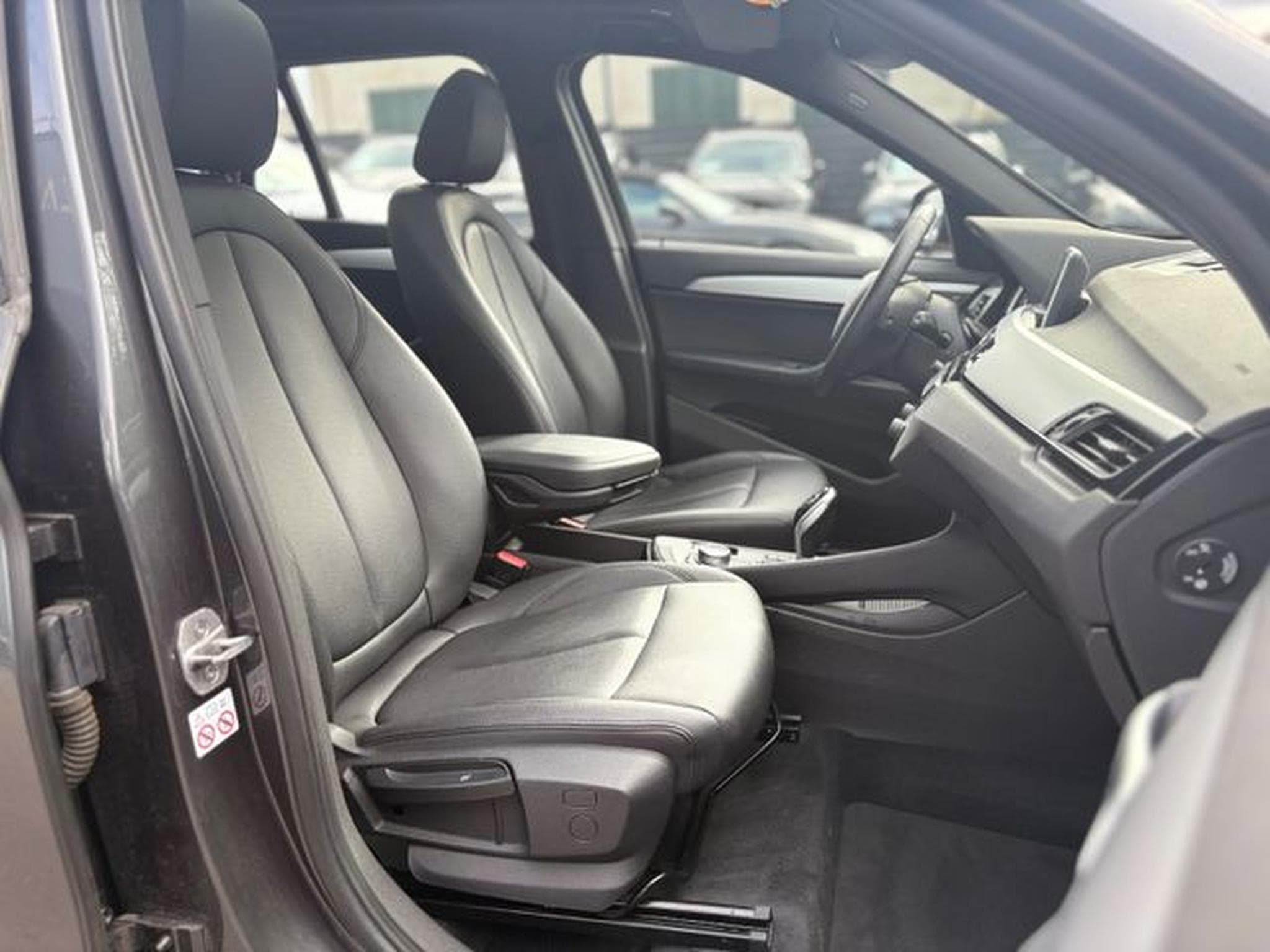BMW X1 X1  ADVANTAGE*1.HD*AUT*PANORAMA*AHK*LEDER*TOP* (2021) - Photo 15