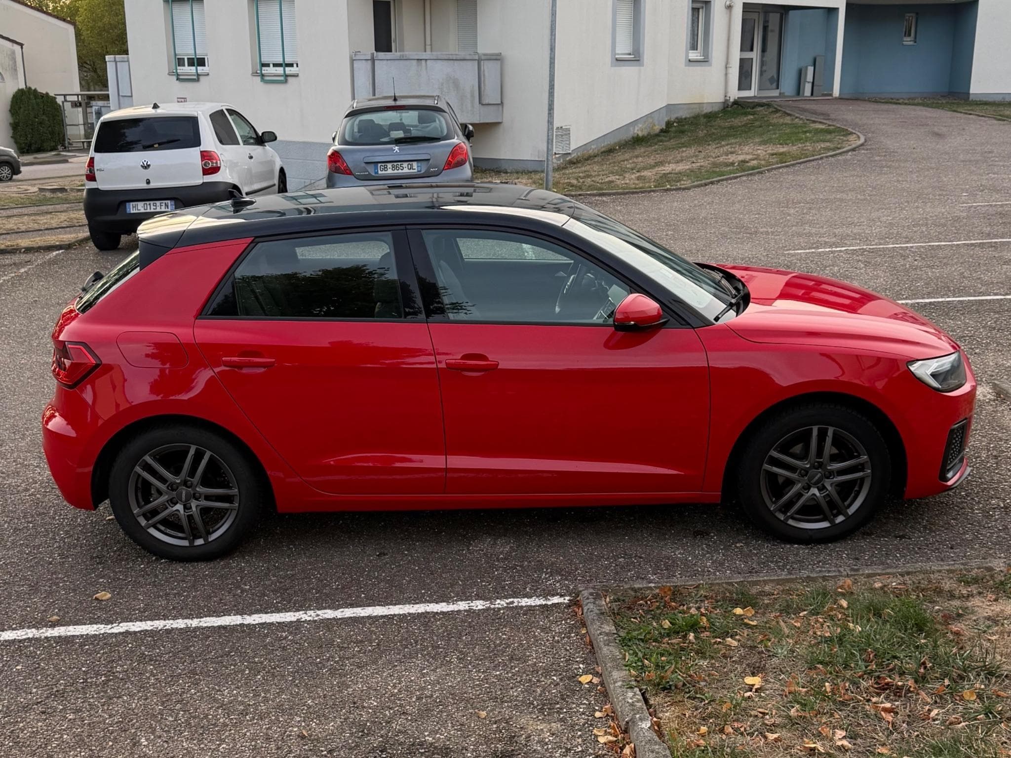 Audi A1 Sportback rouge - intérieur S line (2019) - Photo 3