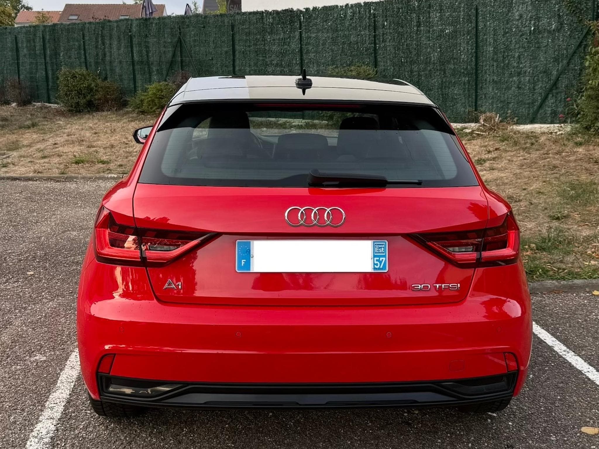 Audi A1 Sportback rouge - intérieur S line (2019) - Photo 4