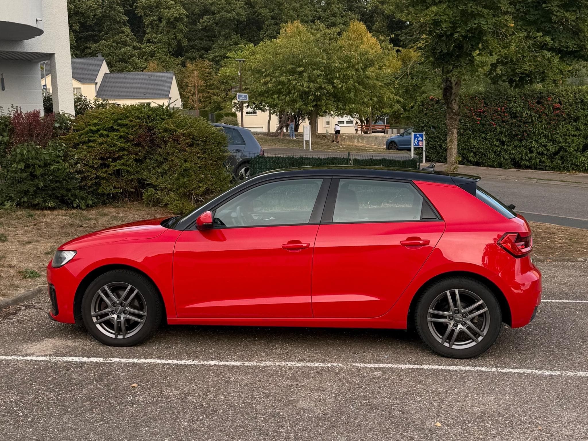 Audi A1 Sportback rouge - intérieur S line (2019) - Photo 5