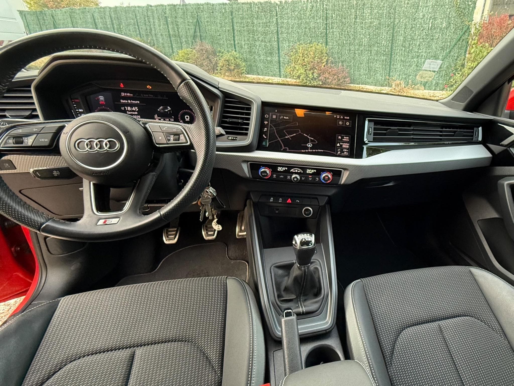Audi A1 Sportback rouge - intérieur S line (2019) - Photo 6