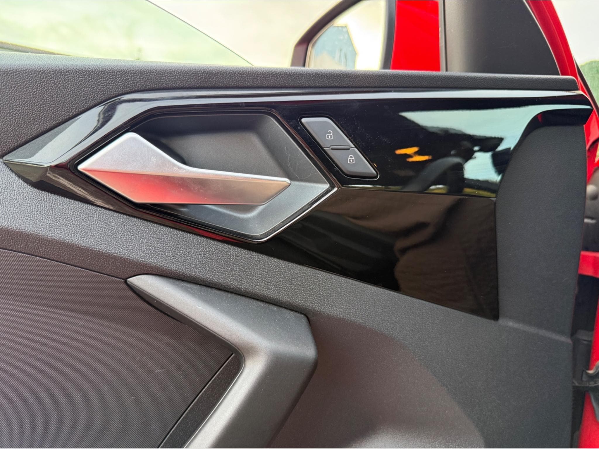 Audi A1 Sportback rouge - intérieur S line (2019) - Photo 8