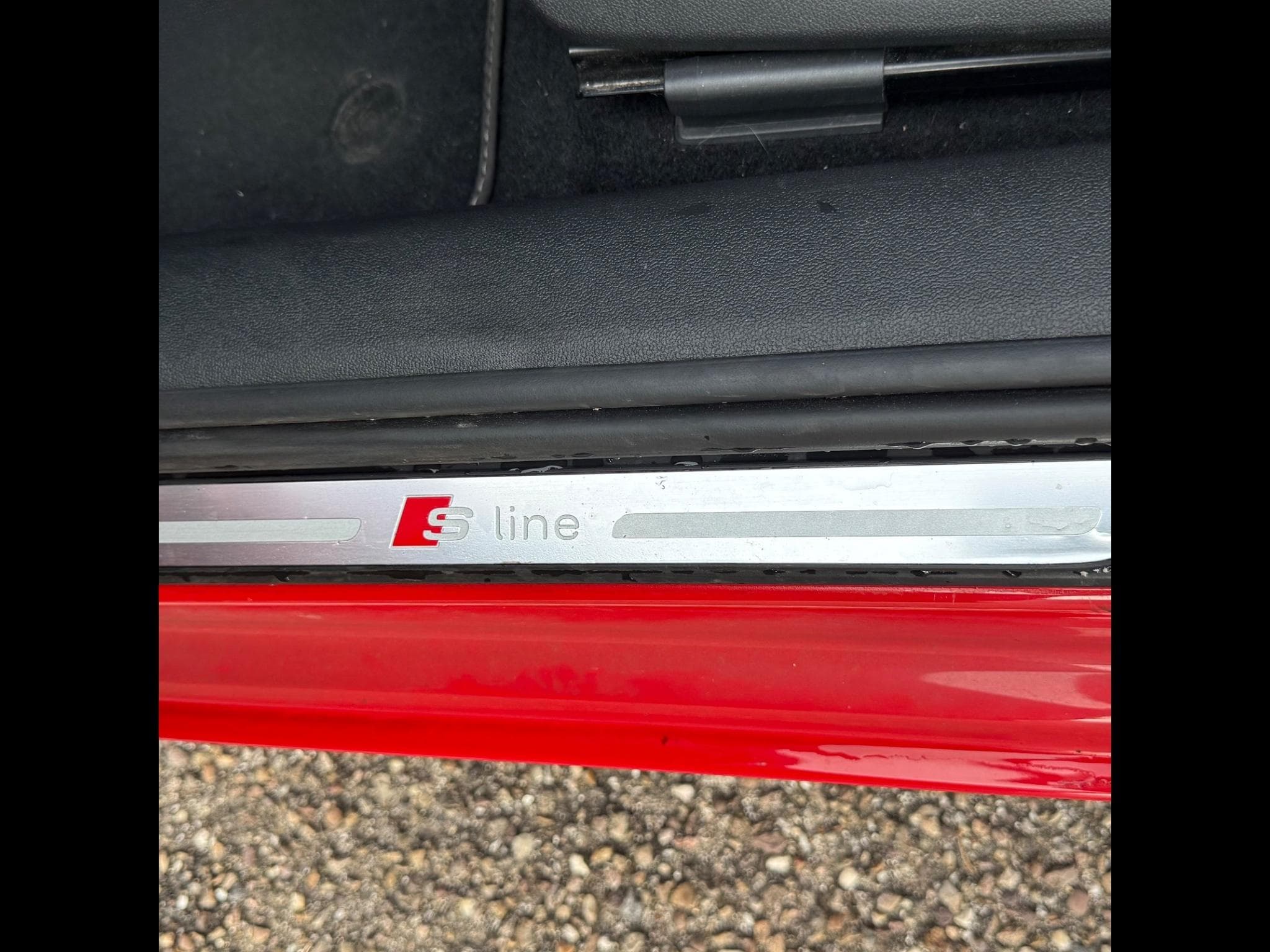 Audi A1 Sportback rouge - intérieur S line (2019) - Photo 9