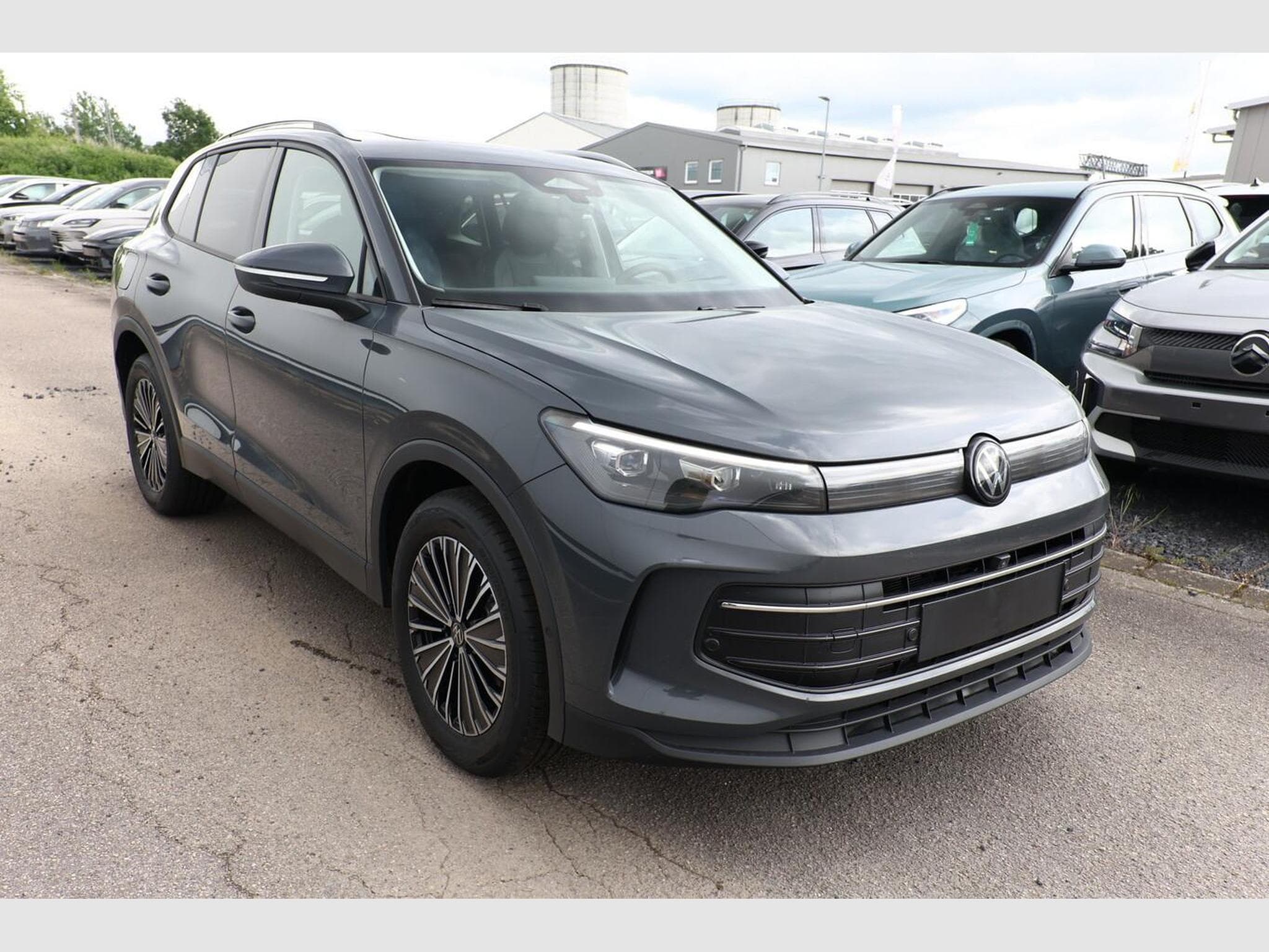 VW Tiguan DSG LED+ Pano (2026) - Foto 2