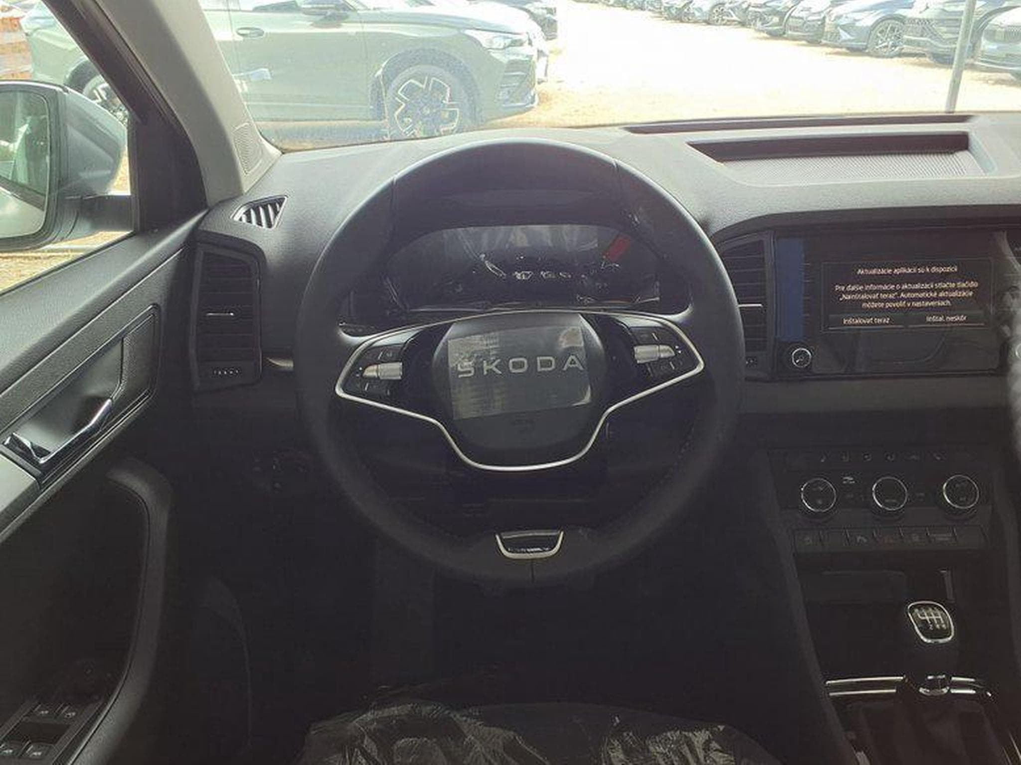 Skoda Karoq Selection 1.0 TSI 6-Gang (2026) - Foto 8